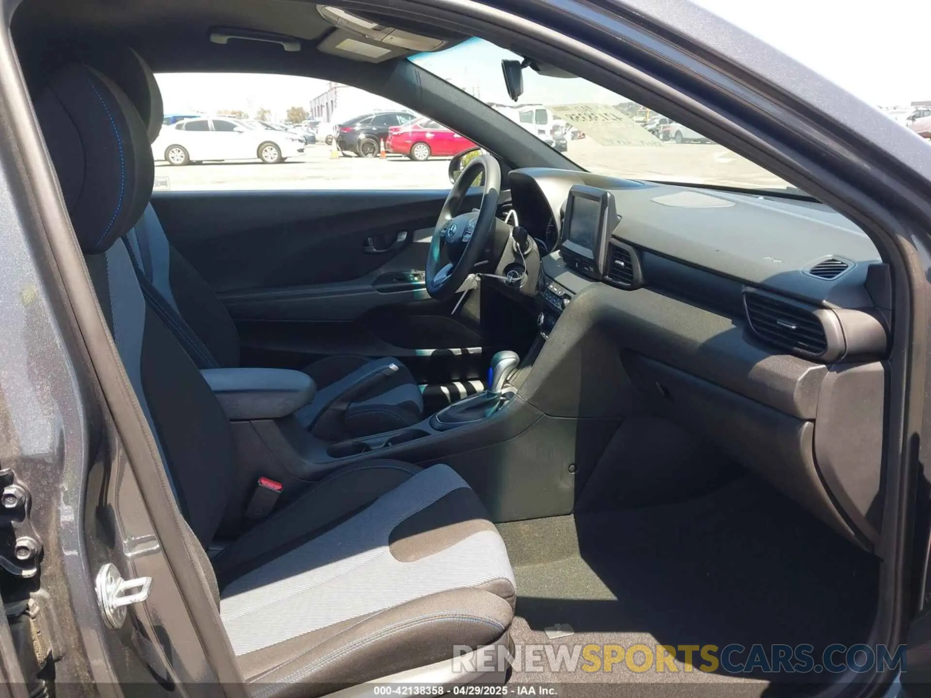 5 Photograph of a damaged car KMHTG6AF2LU024159 HYUNDAI VELOSTER 2020