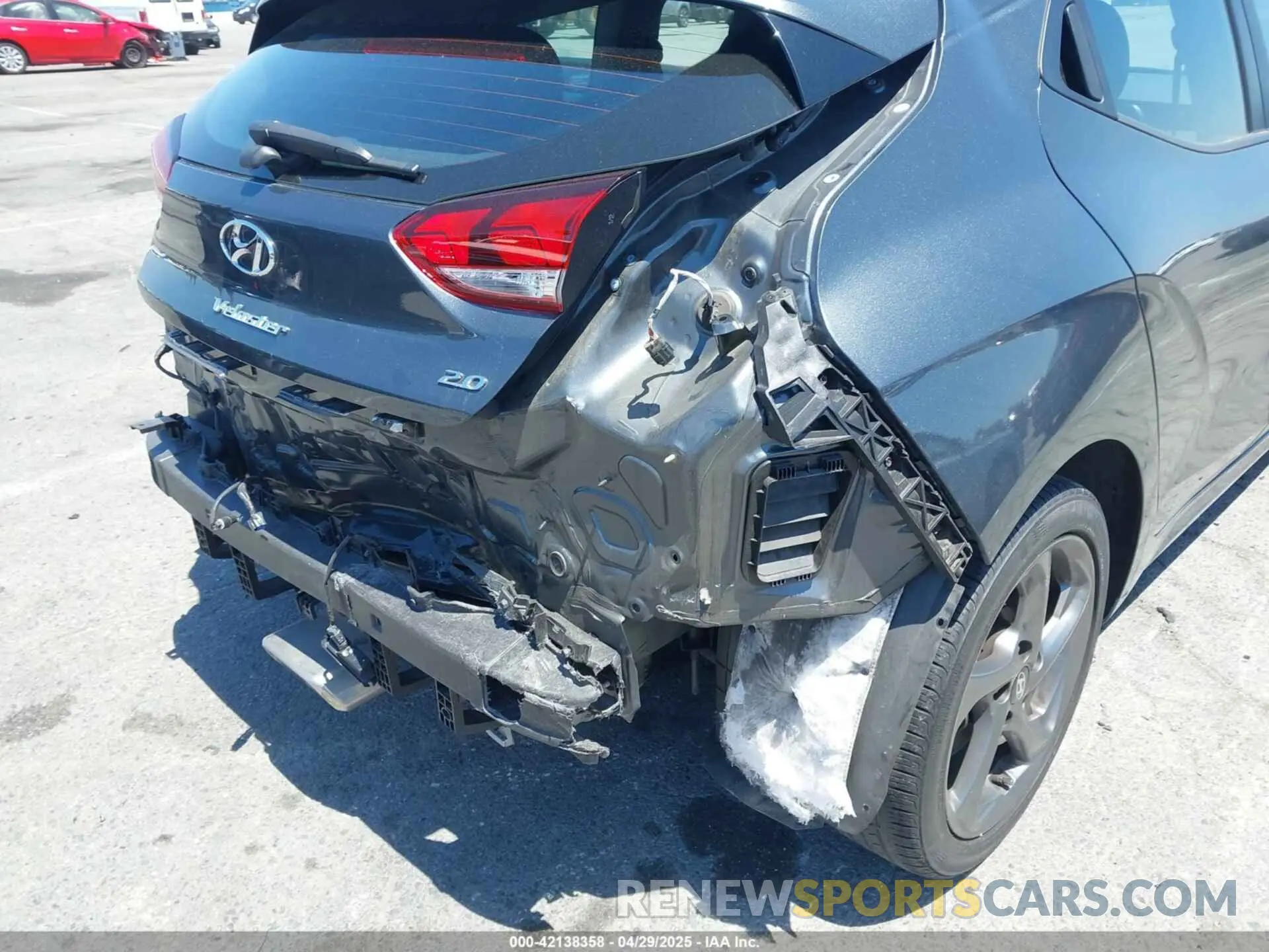 6 Photograph of a damaged car KMHTG6AF2LU024159 HYUNDAI VELOSTER 2020