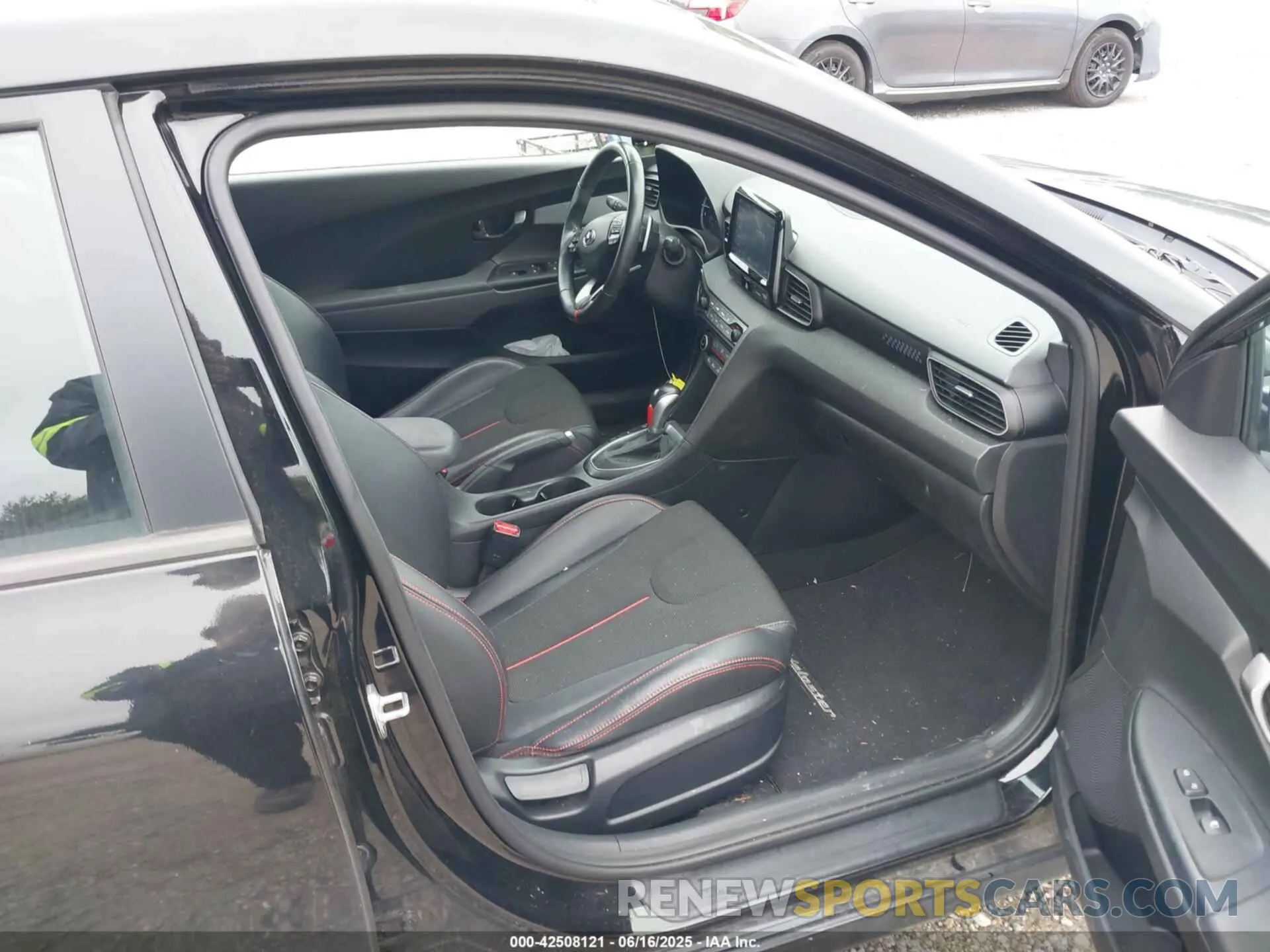 5 Photograph of a damaged car KMHTG6AF3LU023862 HYUNDAI VELOSTER 2020