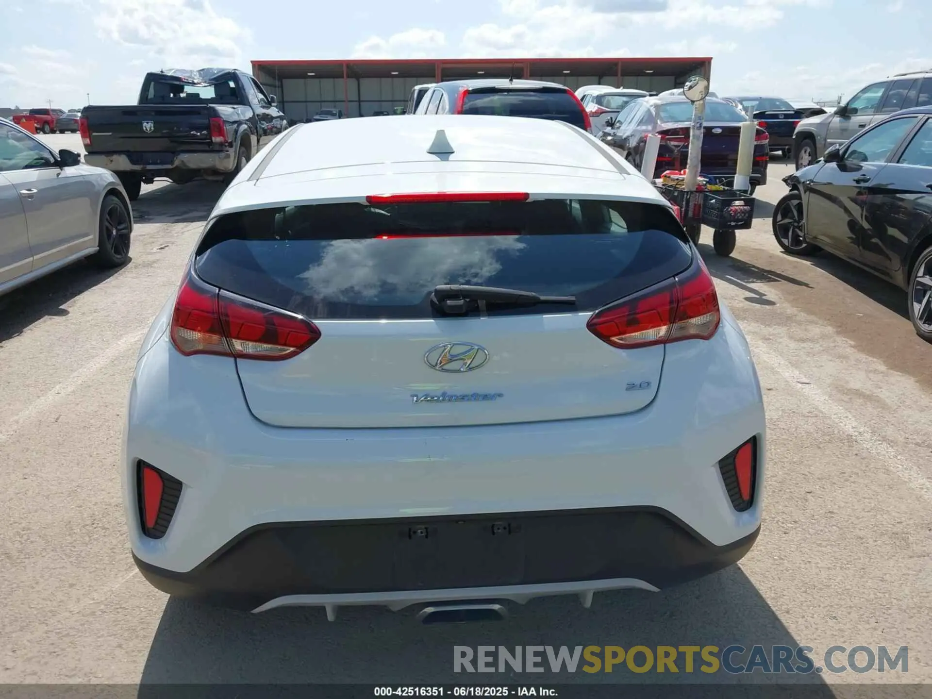 17 Photograph of a damaged car KMHTG6AF5LU020784 HYUNDAI VELOSTER 2020