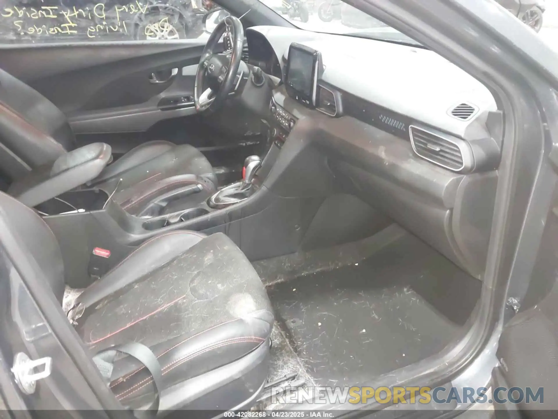 5 Photograph of a damaged car KMHTG6AF8LU030421 HYUNDAI VELOSTER 2020