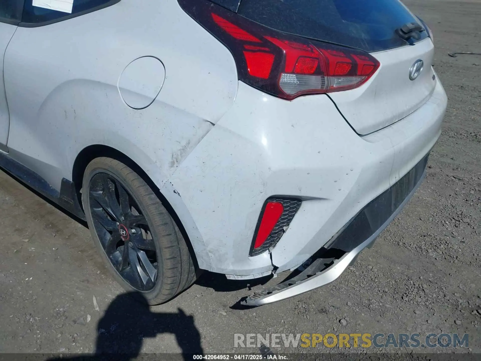 6 Photograph of a damaged car KMHTH6AB1LU027676 HYUNDAI VELOSTER 2020