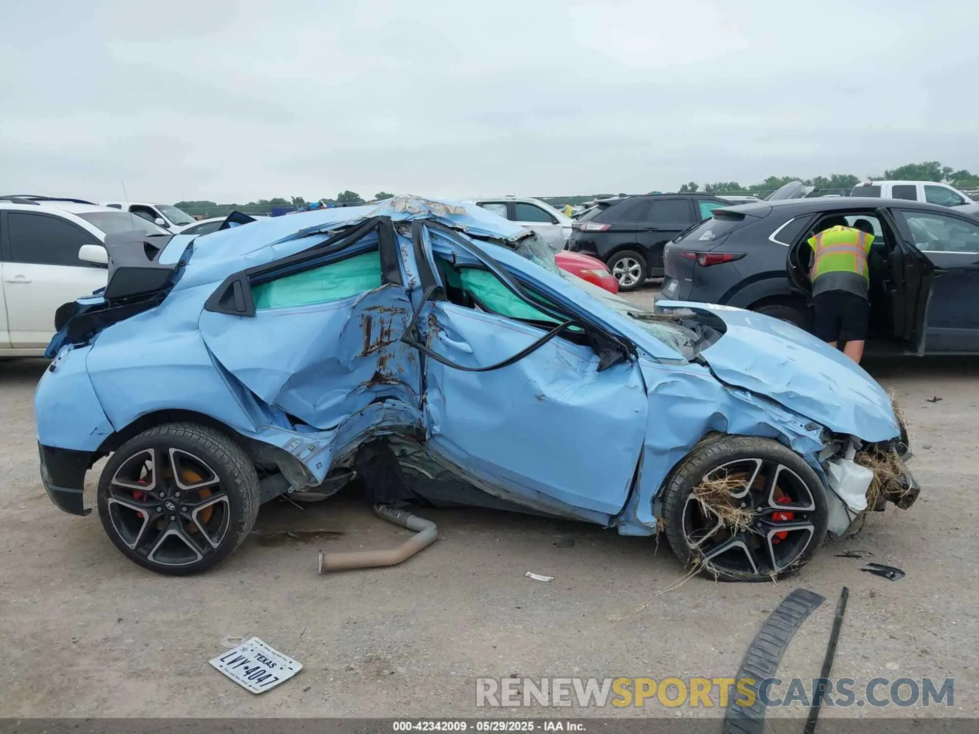 12 Photograph of a damaged car KMHT36AH9NU015362 HYUNDAI VELOSTER N 2022