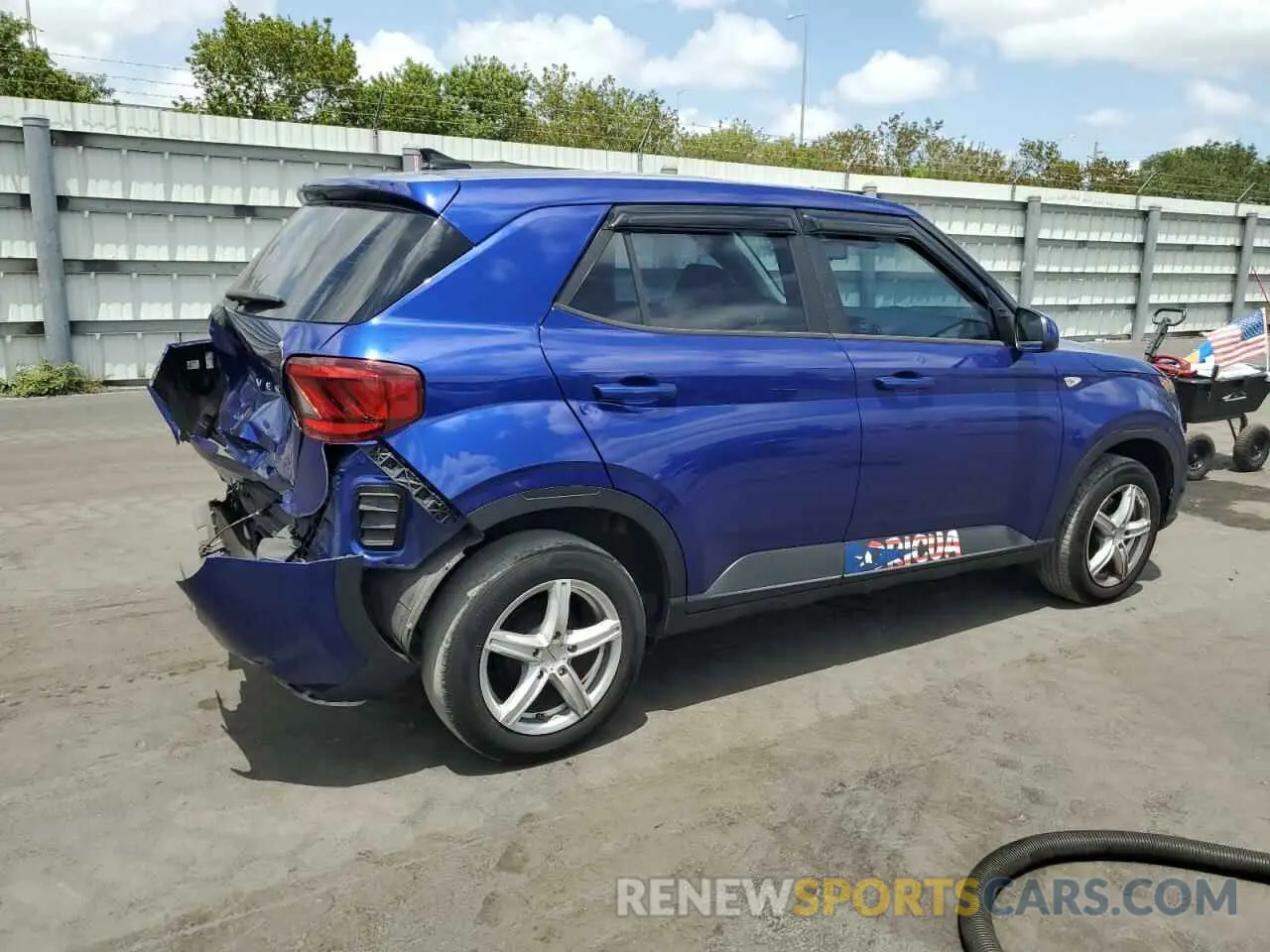 3 Фотография поврежденного автомобиля KMHRB8A30LU018208 HYUNDAI VENUE 2020