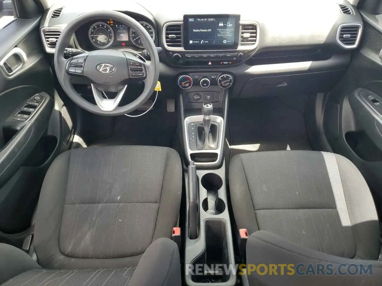 8 Фотография поврежденного автомобиля KMHRB8A30LU018208 HYUNDAI VENUE 2020