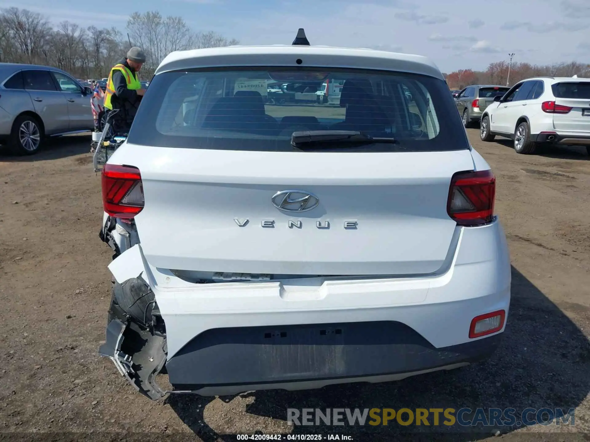16 Photograph of a damaged car KMHRB8A33LU027520 HYUNDAI VENUE 2020