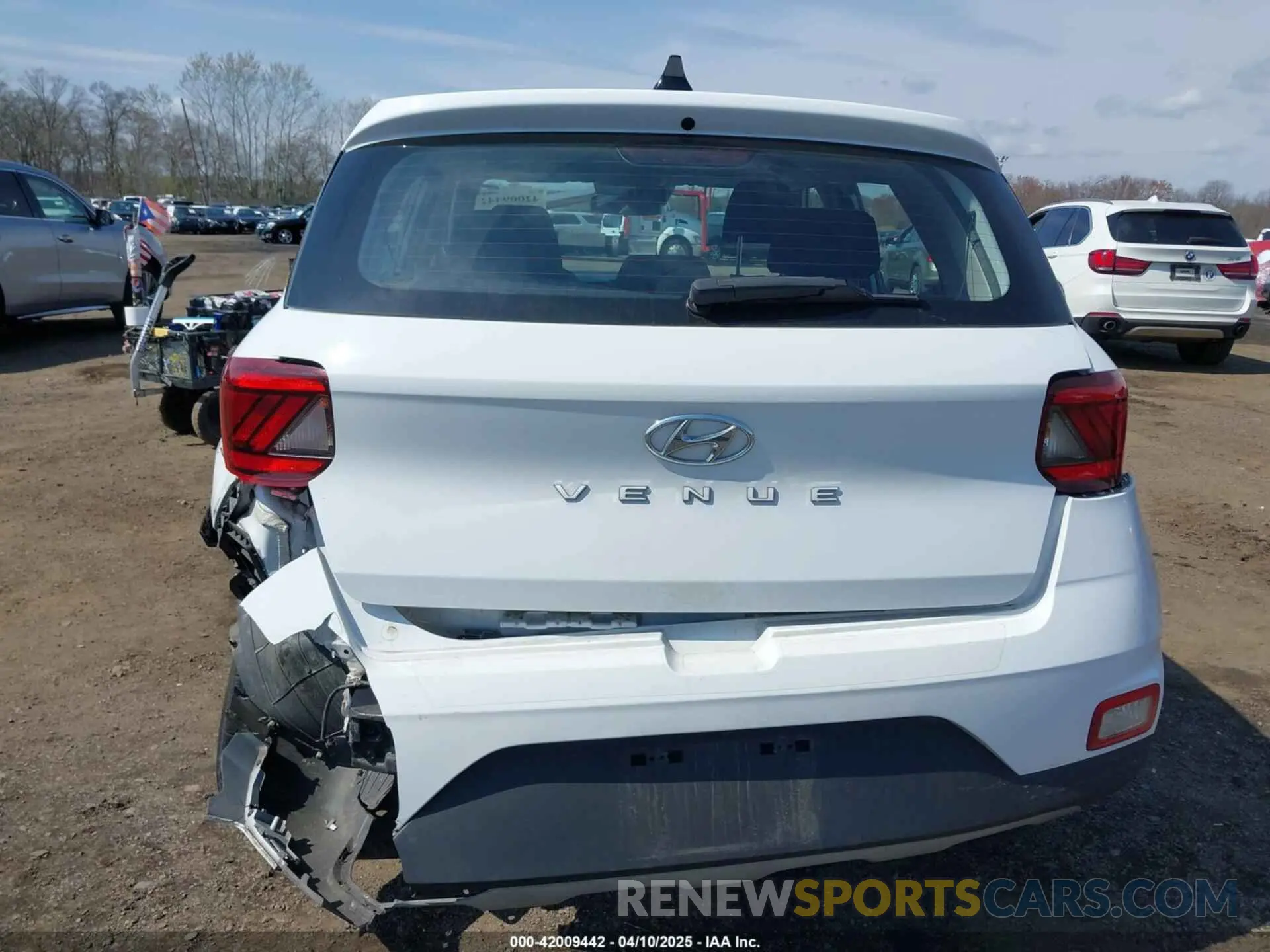 17 Photograph of a damaged car KMHRB8A33LU027520 HYUNDAI VENUE 2020