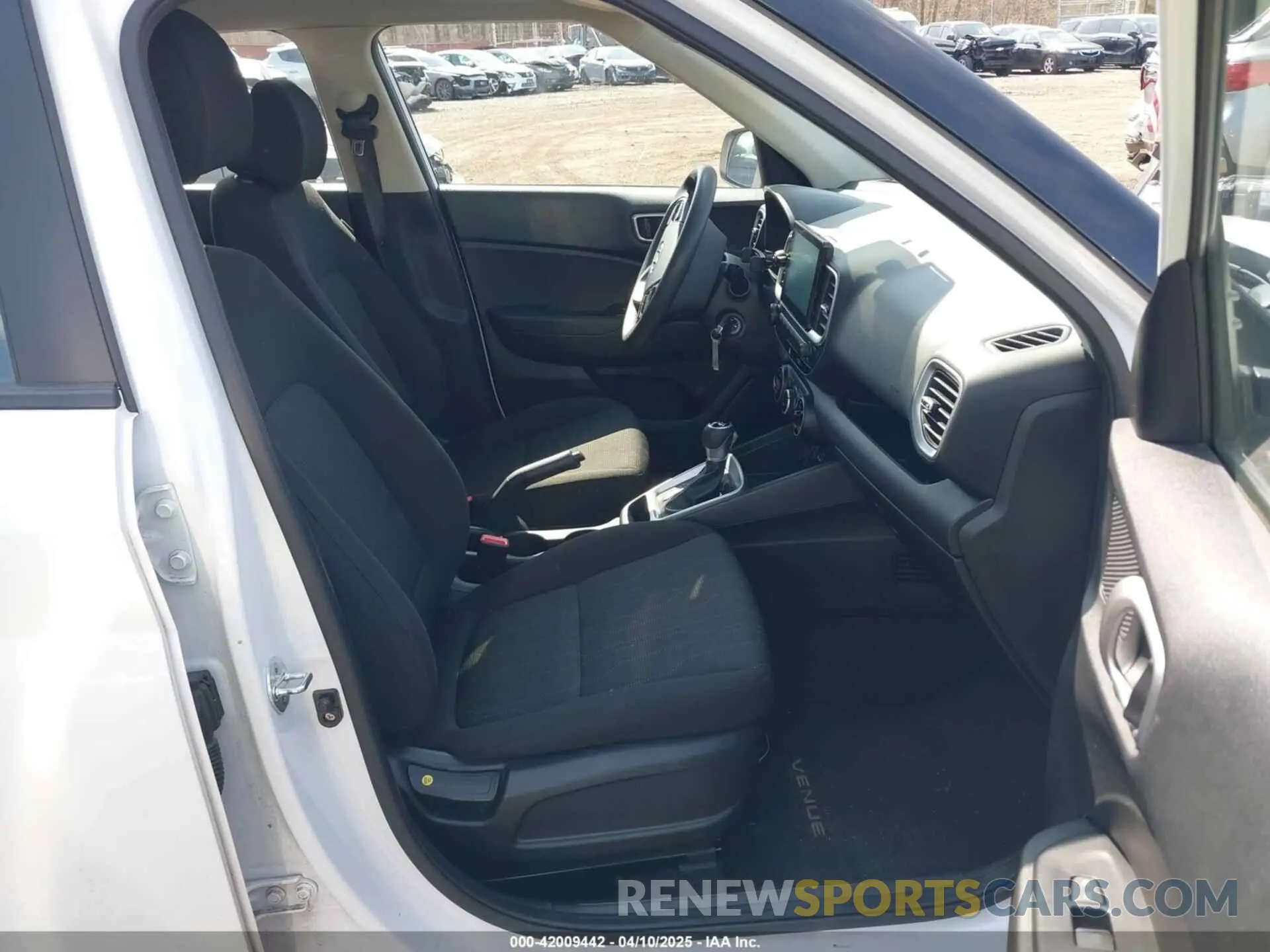5 Photograph of a damaged car KMHRB8A33LU027520 HYUNDAI VENUE 2020