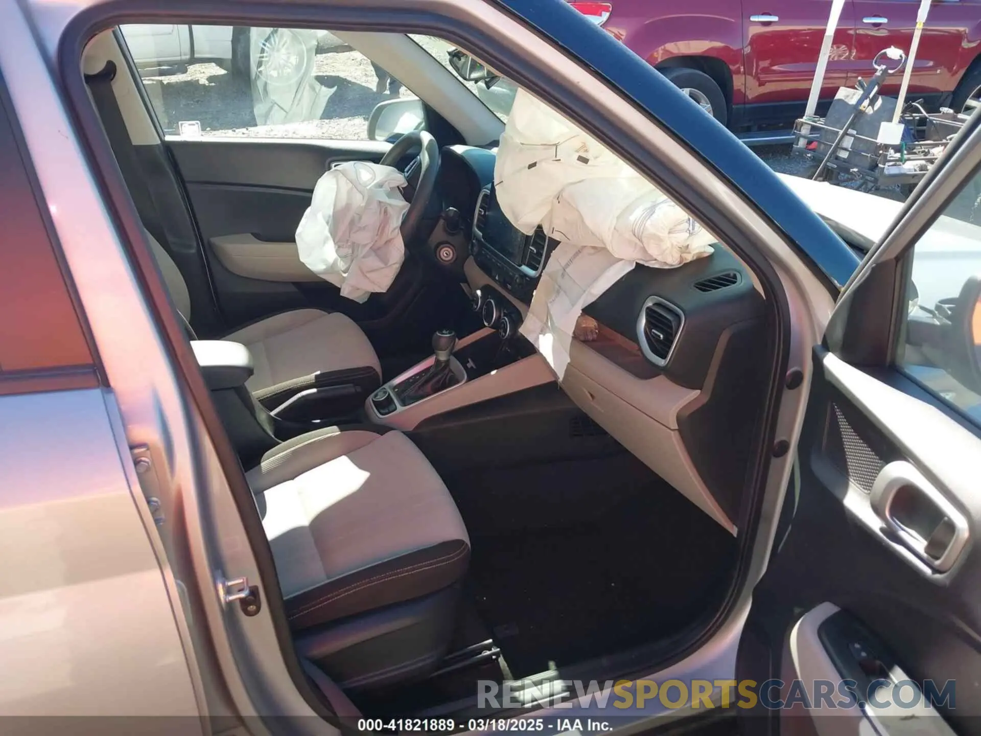 5 Photograph of a damaged car KMHRC8A30LU039850 HYUNDAI VENUE 2020