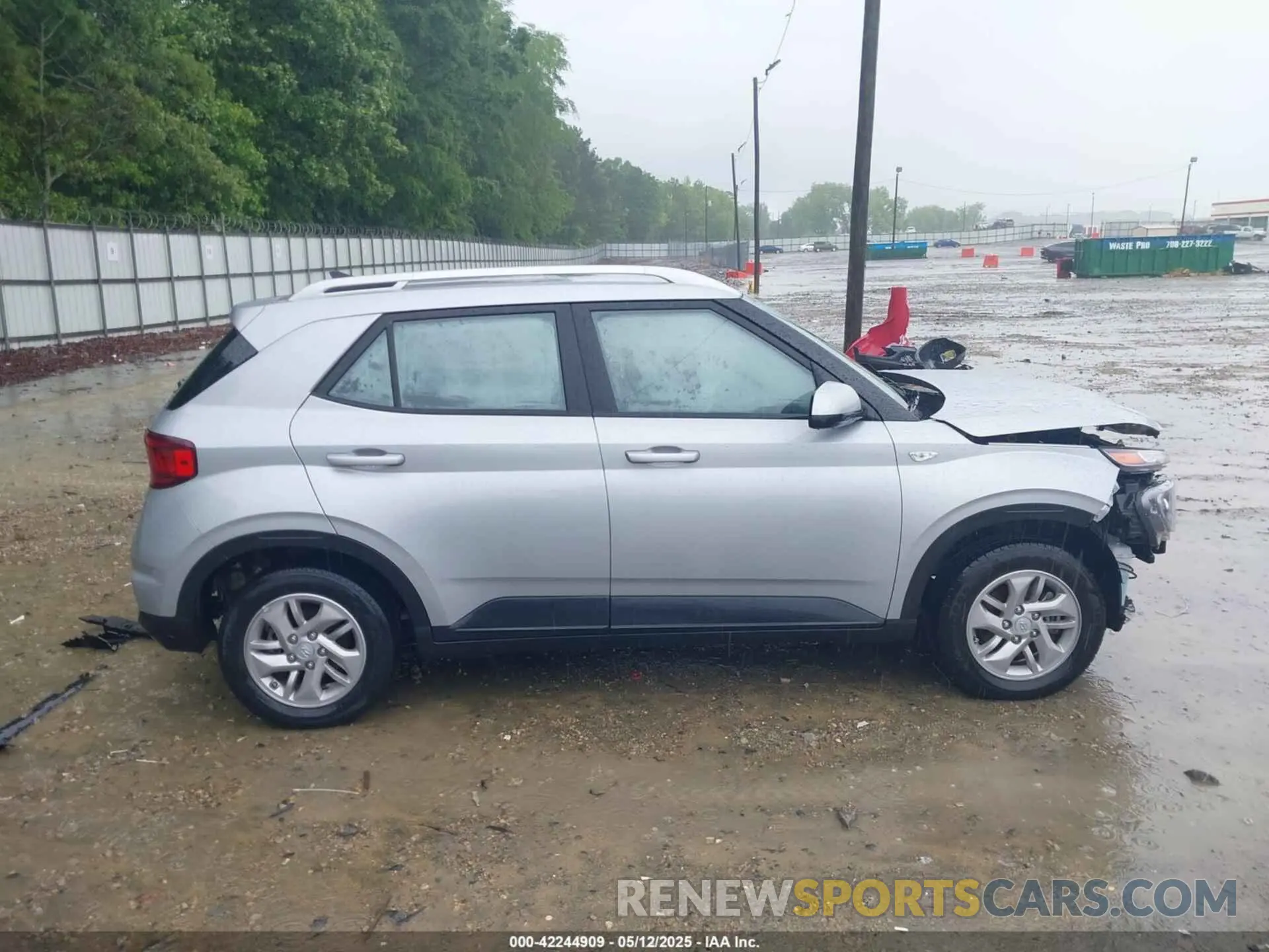 14 Фотография поврежденного автомобиля KMHRC8A31LU045687 HYUNDAI VENUE 2020