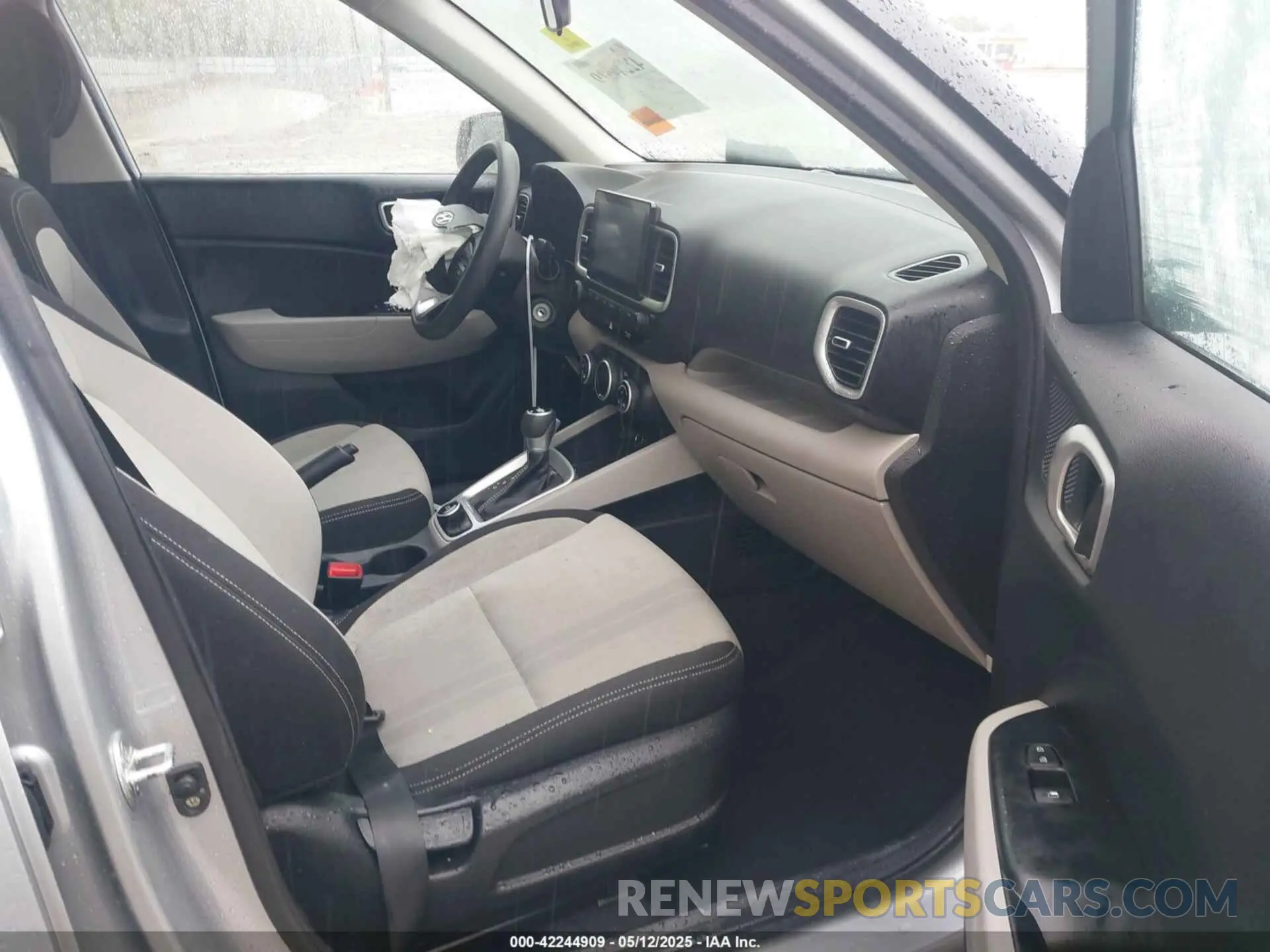 5 Фотография поврежденного автомобиля KMHRC8A31LU045687 HYUNDAI VENUE 2020