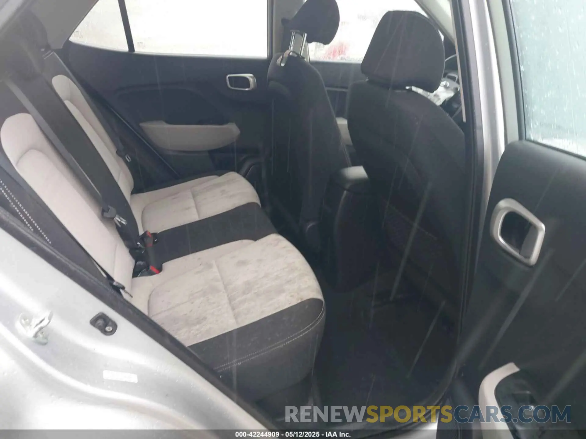 8 Фотография поврежденного автомобиля KMHRC8A31LU045687 HYUNDAI VENUE 2020
