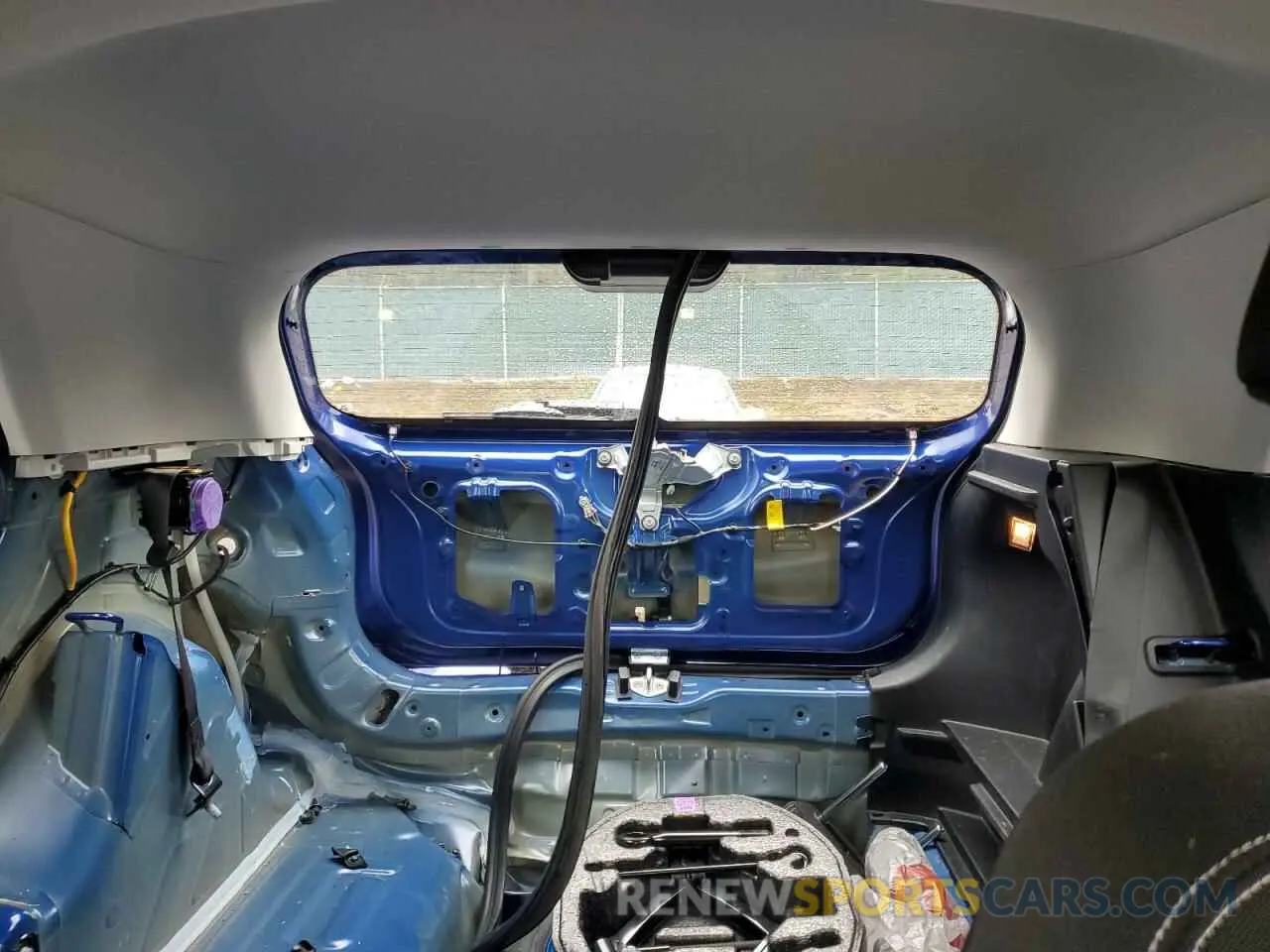 10 Фотография поврежденного автомобиля KMHRC8A35LU026883 HYUNDAI VENUE 2020