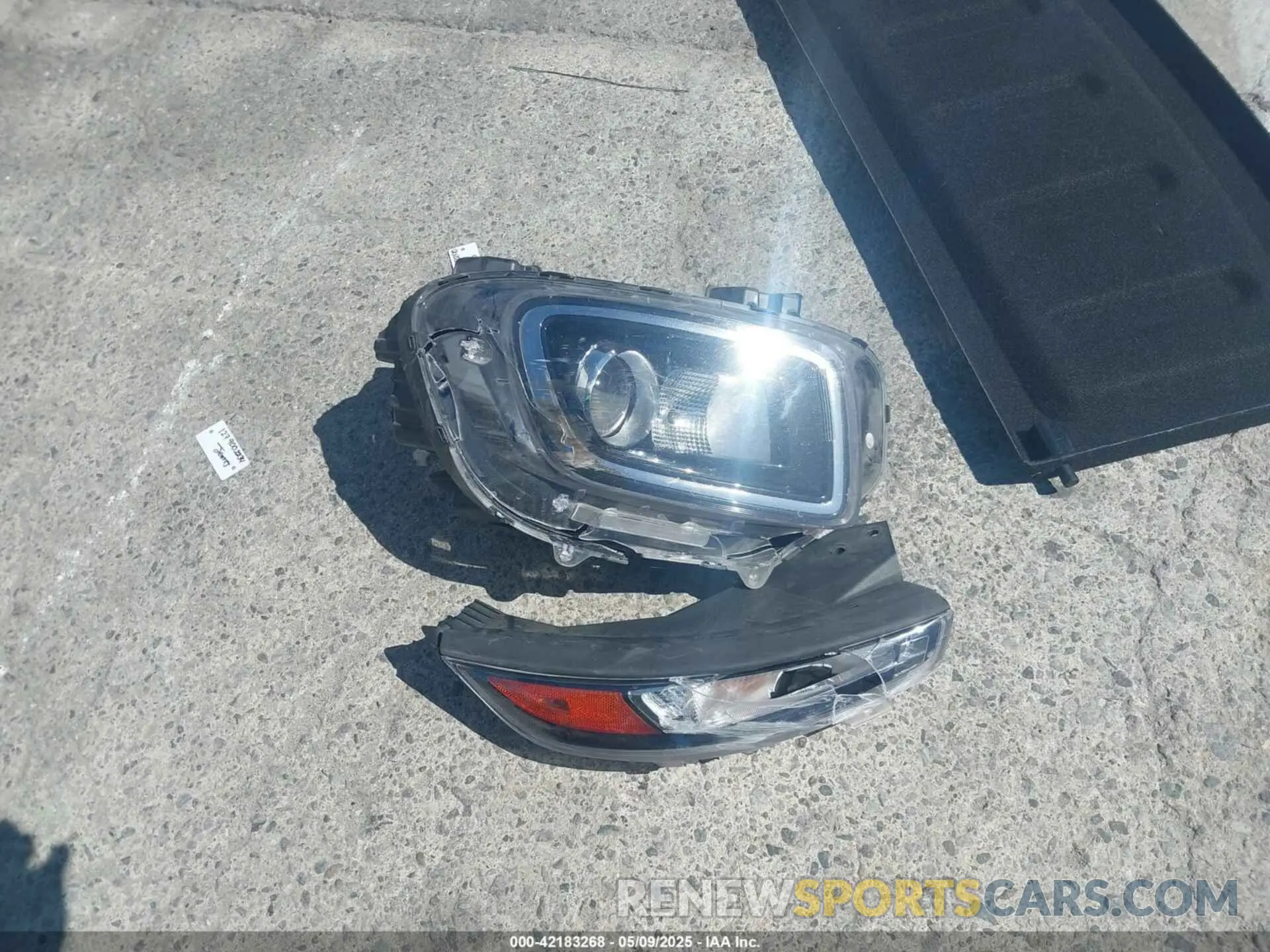 18 Photograph of a damaged car KMHRC8A36LU024785 HYUNDAI VENUE 2020