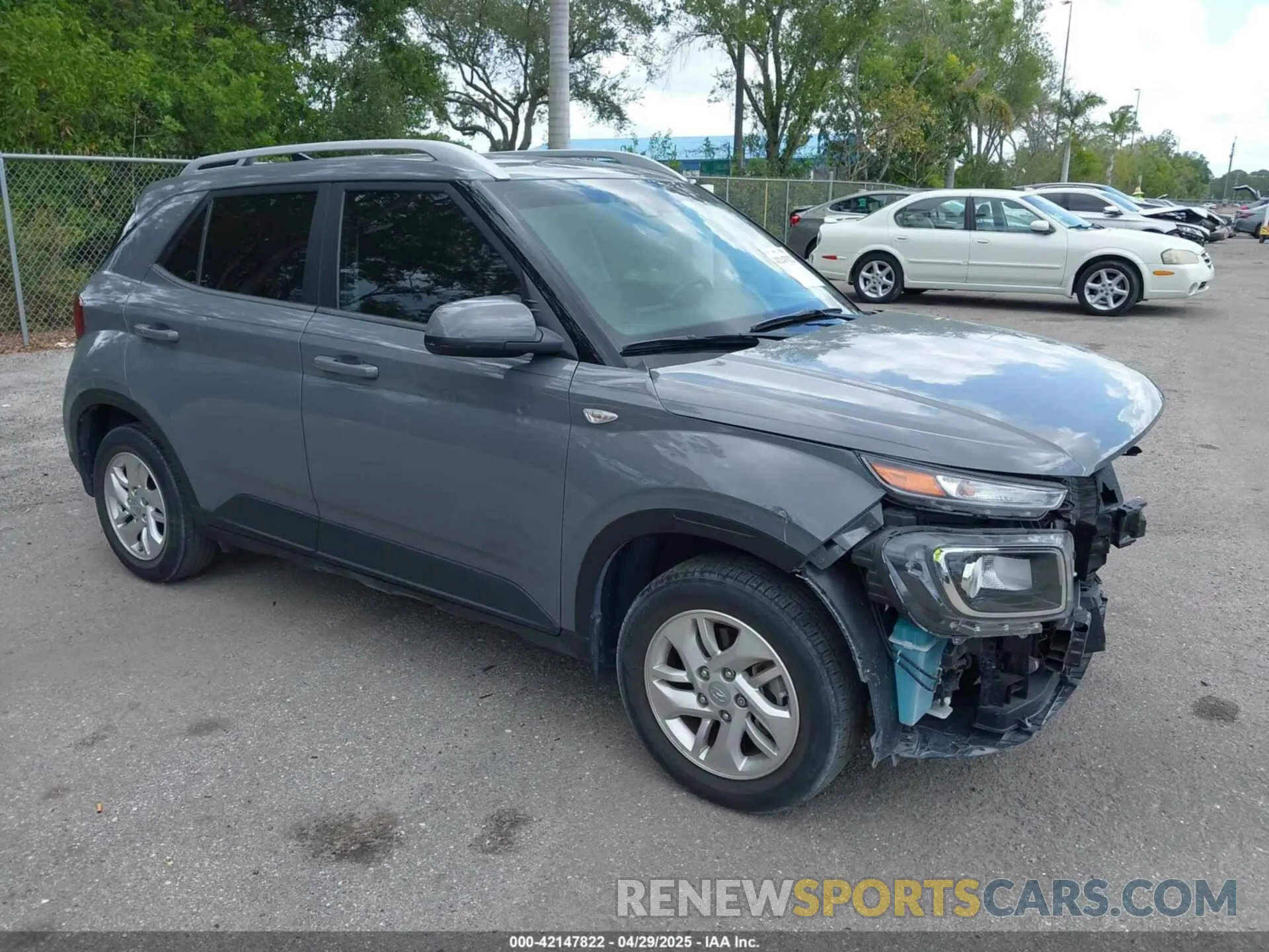 1 Photograph of a damaged car KMHRC8A36LU035740 HYUNDAI VENUE 2020