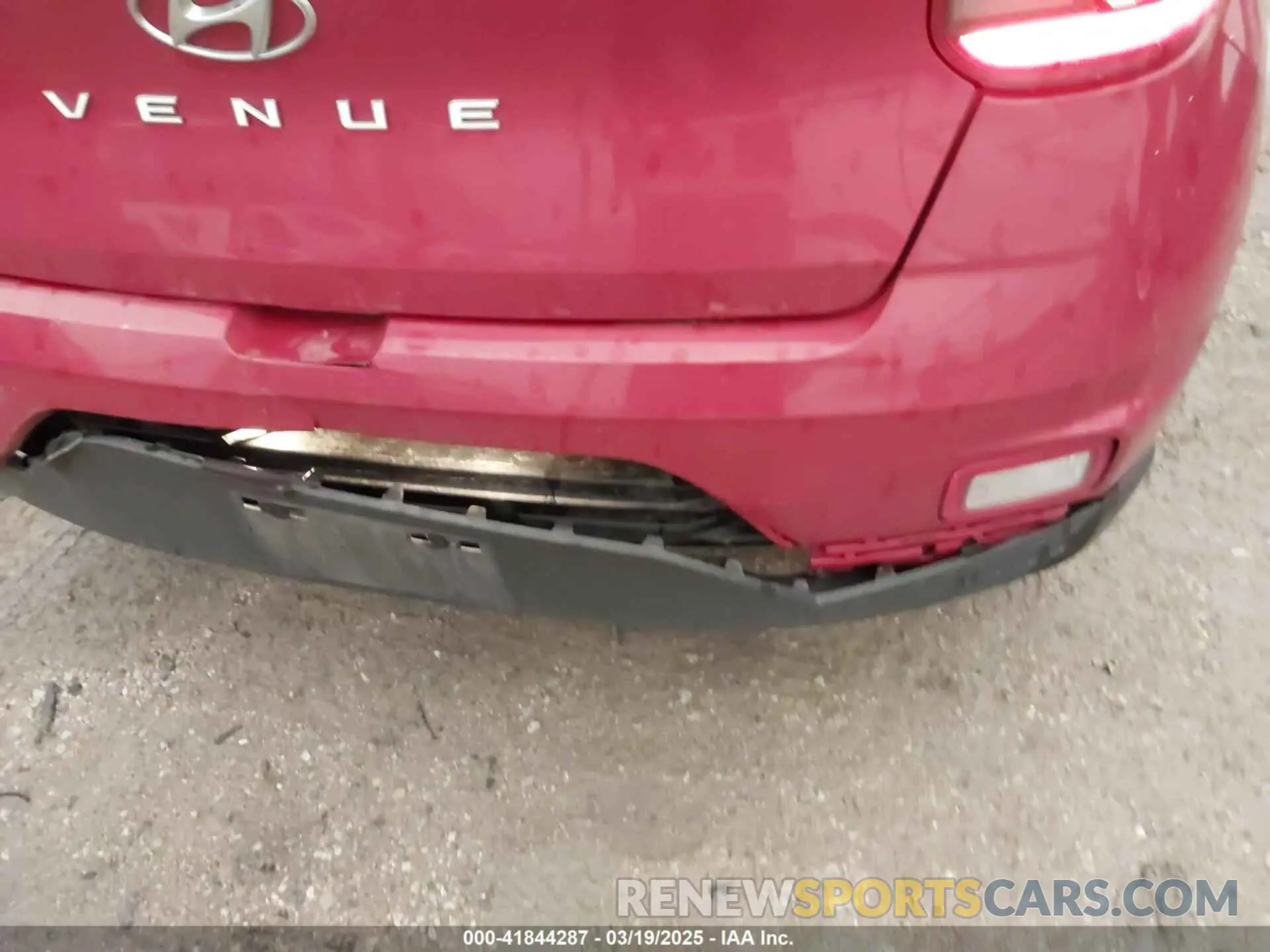 18 Фотография поврежденного автомобиля KMHRC8A38LU026229 HYUNDAI VENUE 2020