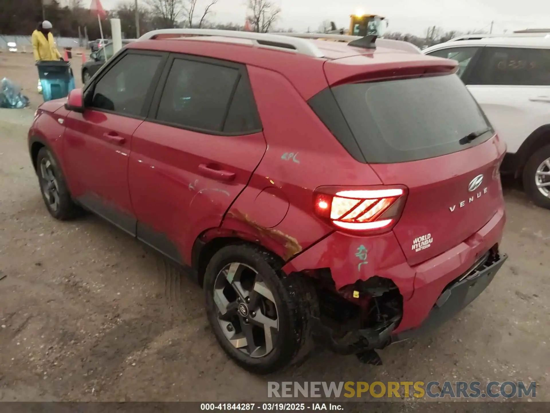 3 Фотография поврежденного автомобиля KMHRC8A38LU026229 HYUNDAI VENUE 2020