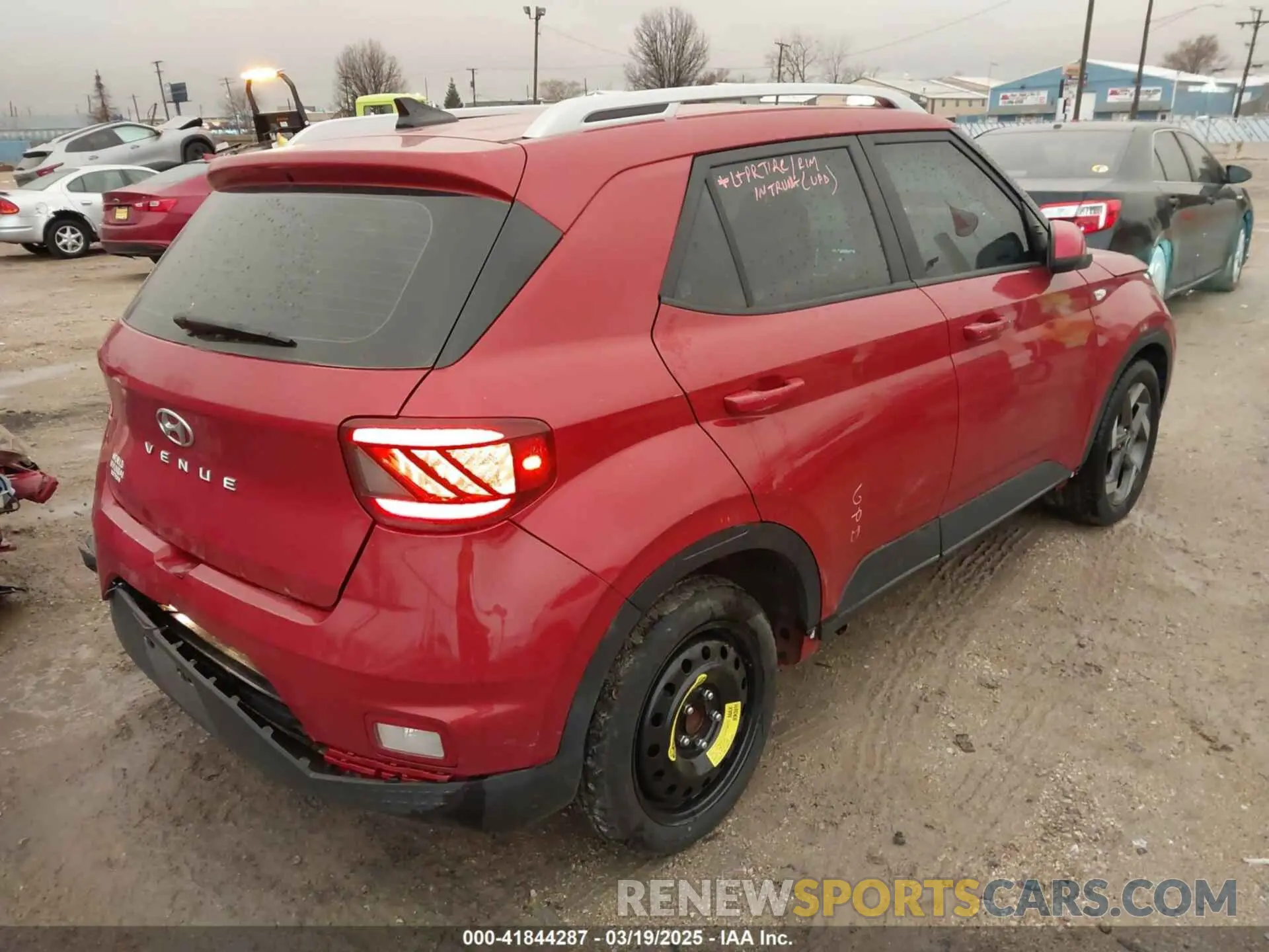 4 Фотография поврежденного автомобиля KMHRC8A38LU026229 HYUNDAI VENUE 2020