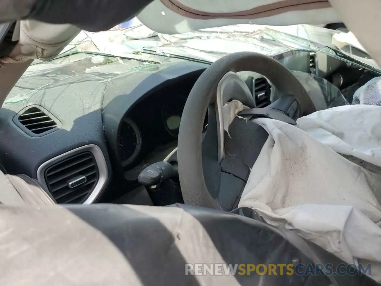 9 Photograph of a damaged car KMHRB8A36MU097000 HYUNDAI VENUE 2021