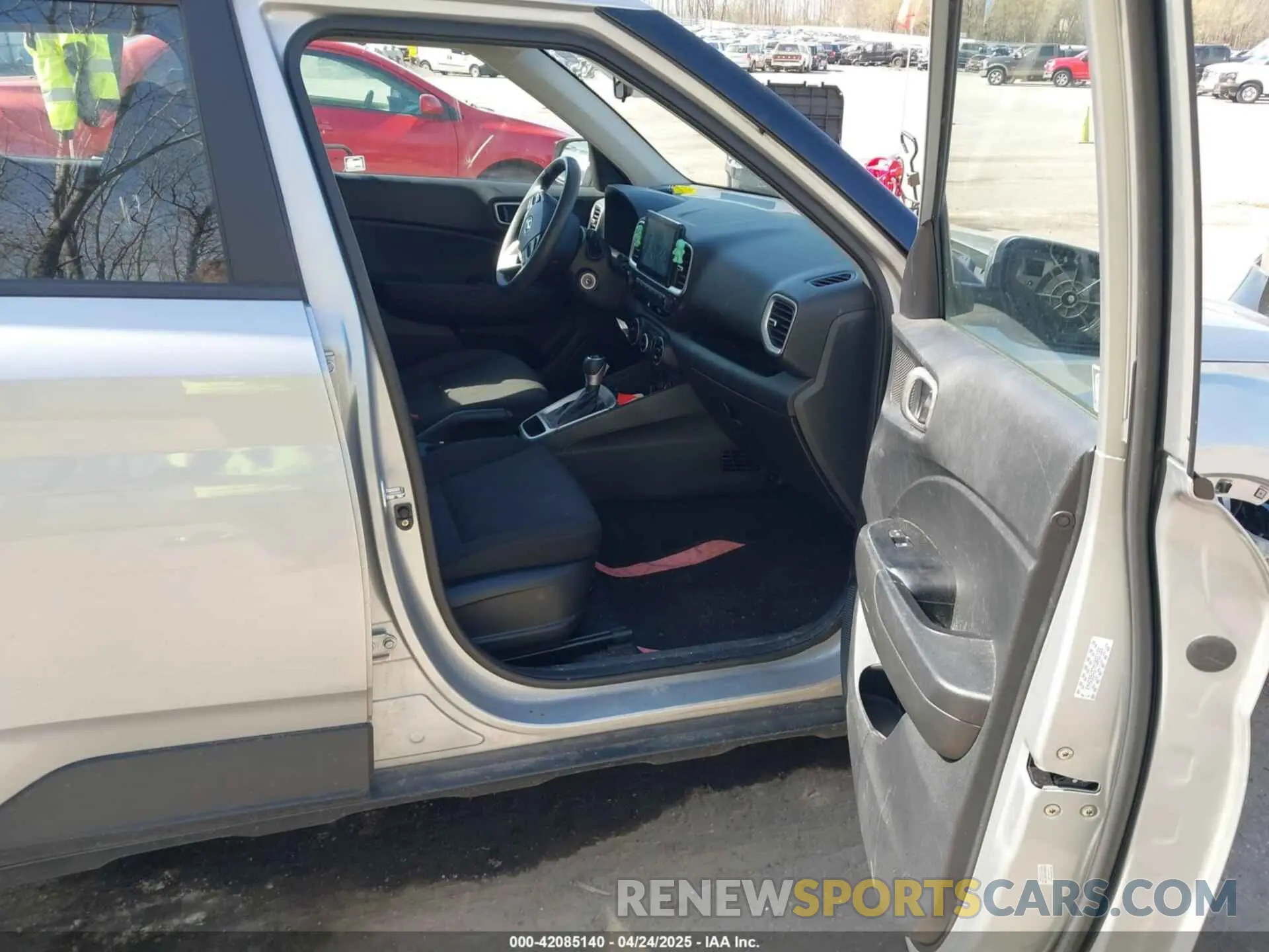 5 Photograph of a damaged car KMHRB8A37MU065155 HYUNDAI VENUE 2021