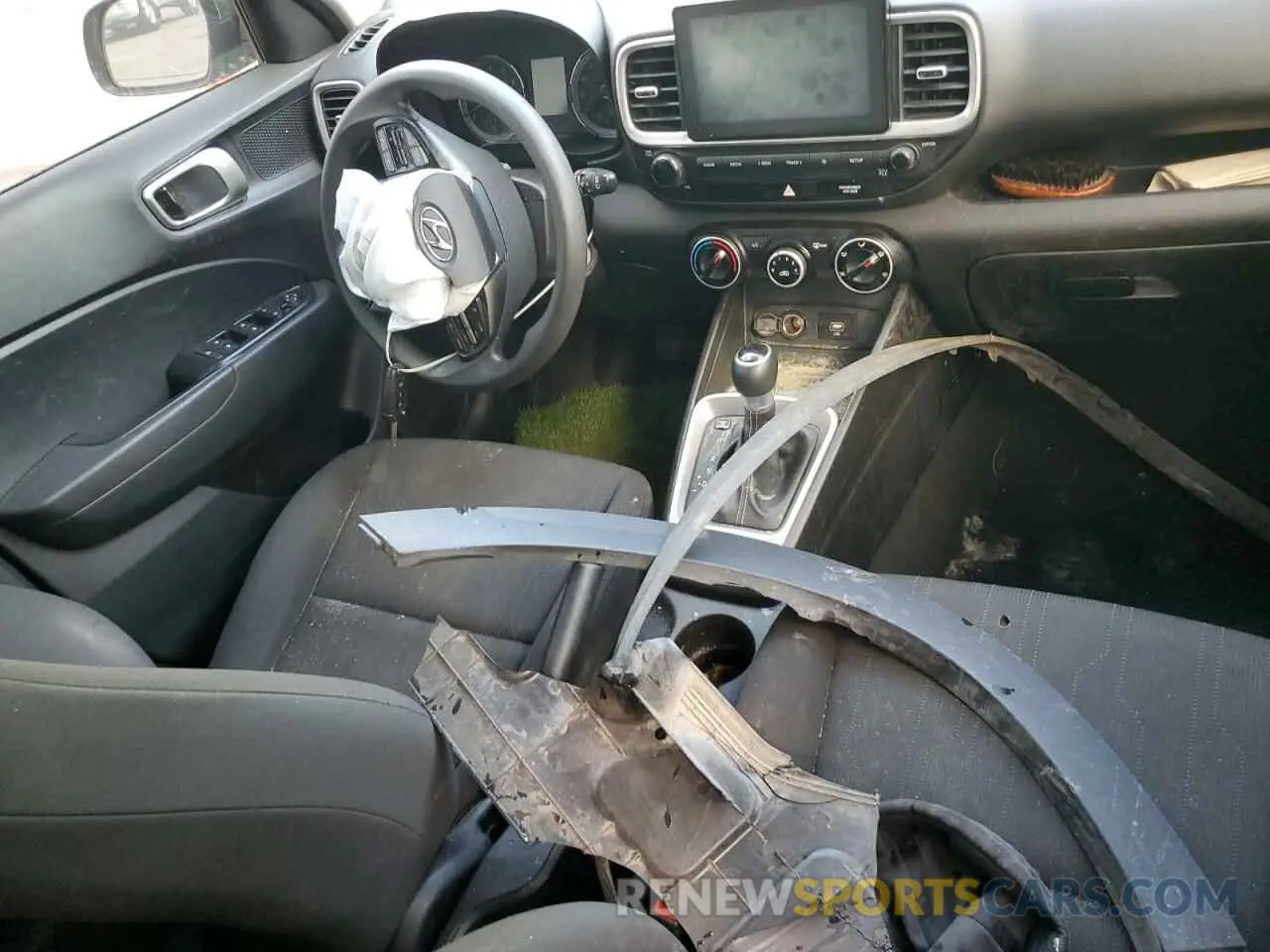 8 Photograph of a damaged car KMHRB8A38MU089450 HYUNDAI VENUE 2021