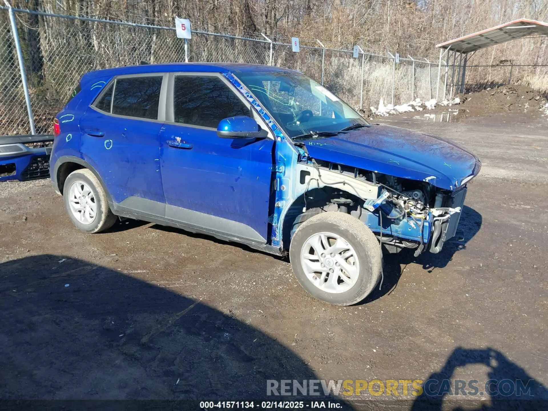 1 Photograph of a damaged car KMHRB8A39MU113075 HYUNDAI VENUE 2021