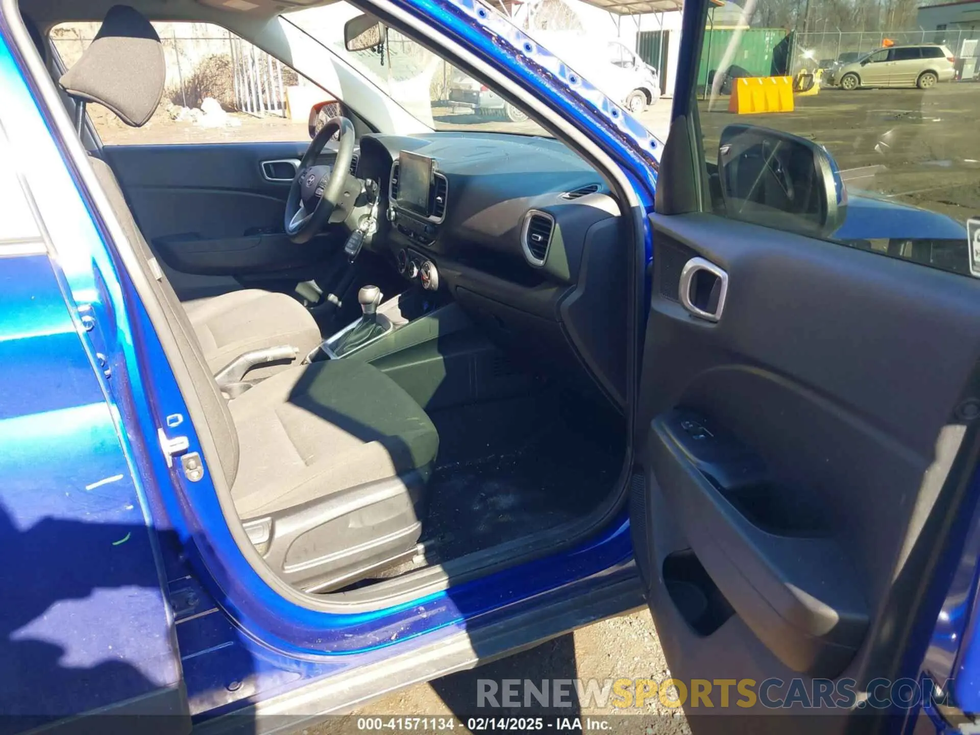 5 Photograph of a damaged car KMHRB8A39MU113075 HYUNDAI VENUE 2021