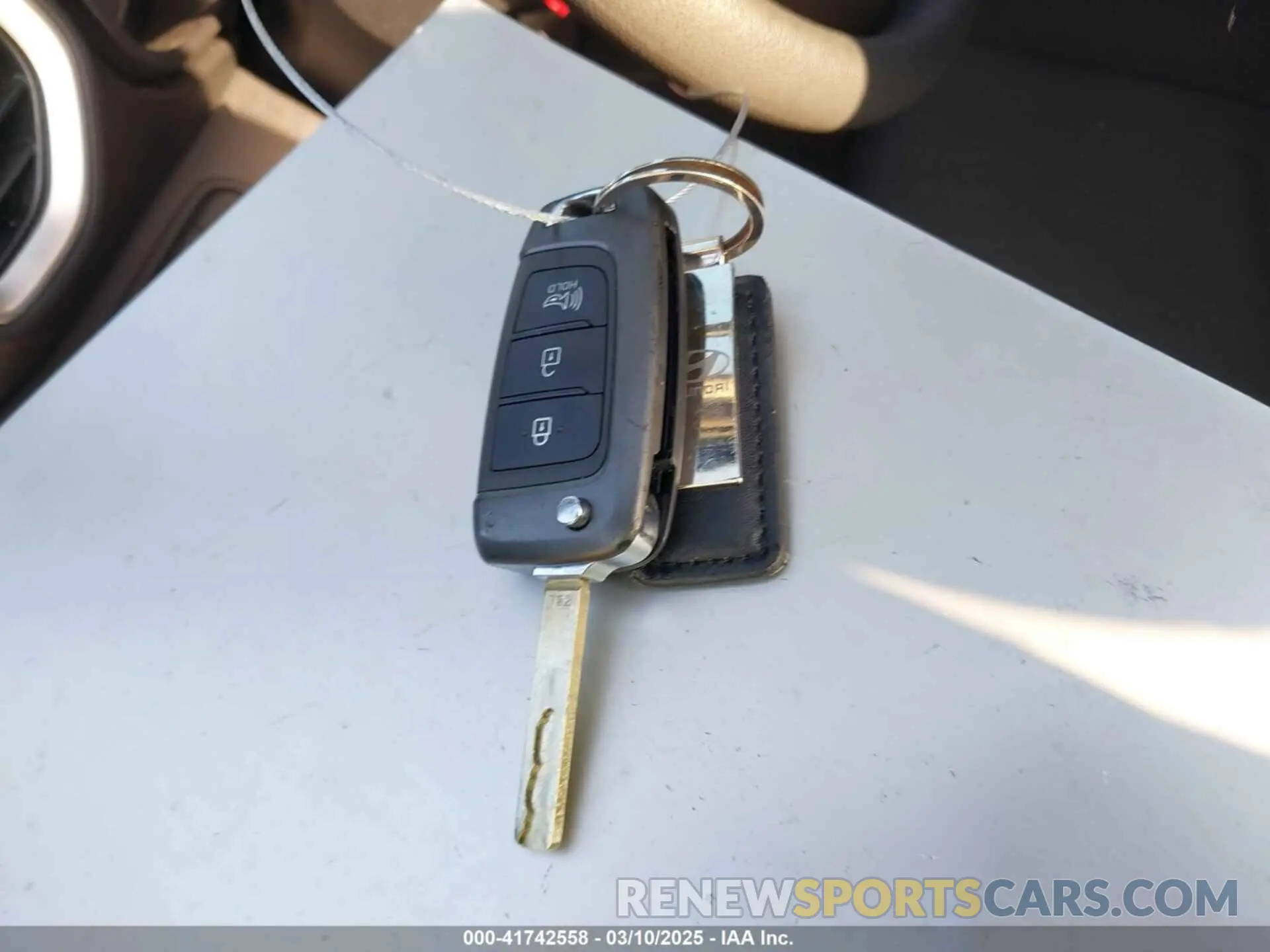 11 Photograph of a damaged car KMHRB8A3XMU105678 HYUNDAI VENUE 2021