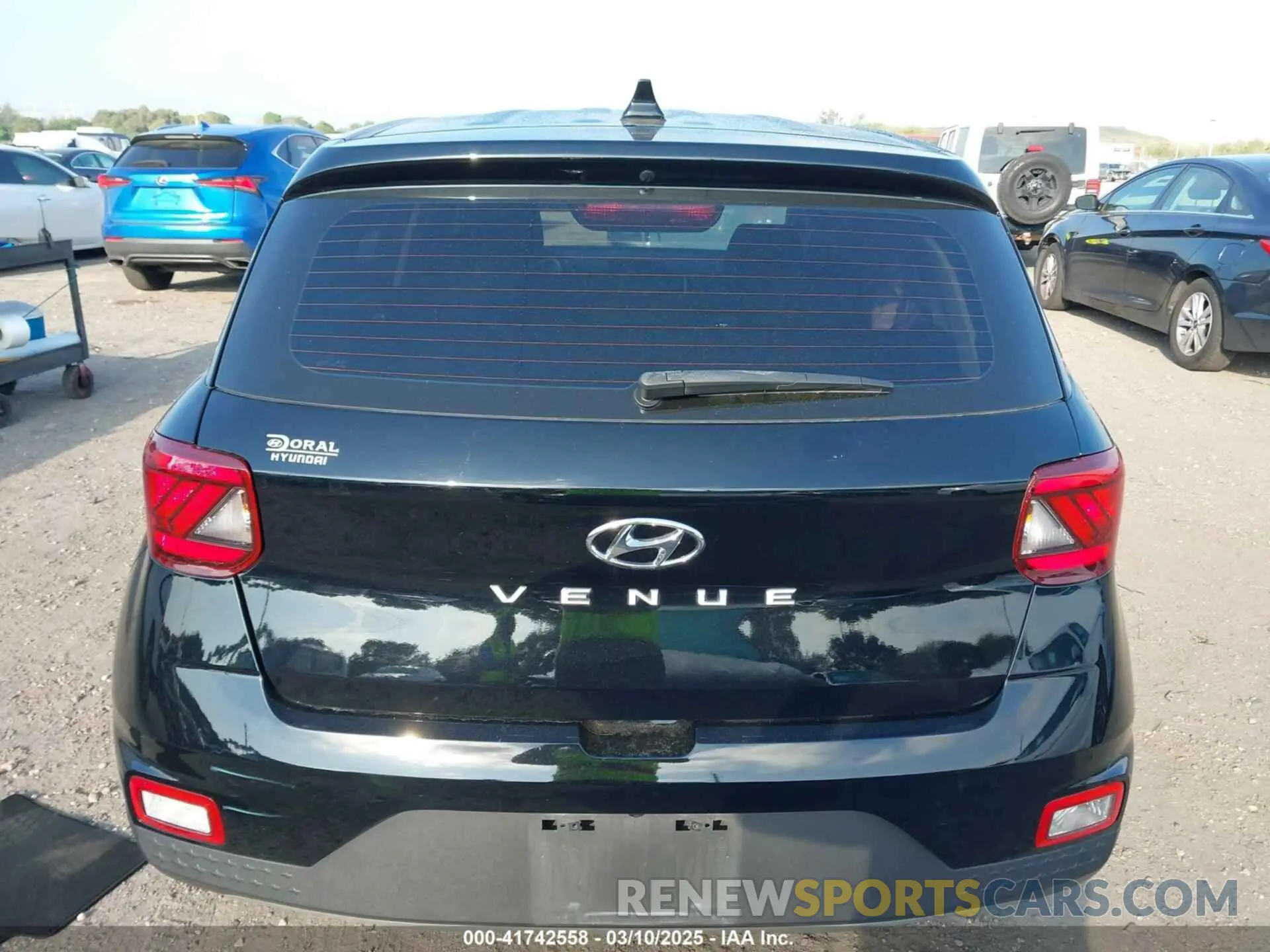 16 Photograph of a damaged car KMHRB8A3XMU105678 HYUNDAI VENUE 2021