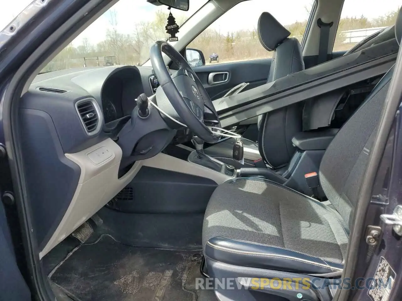 7 Фотография поврежденного автомобиля KMHRC8A30MU080187 HYUNDAI VENUE 2021