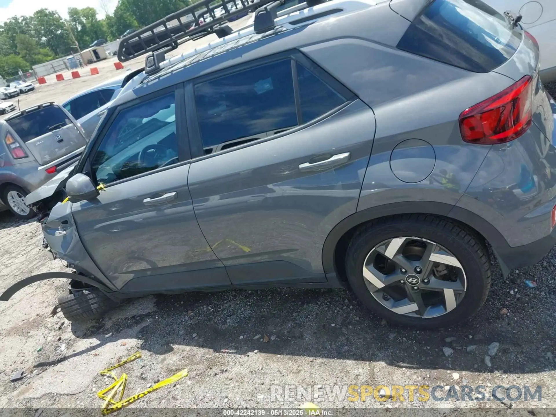 14 Фотография поврежденного автомобиля KMHRC8A31MU086354 HYUNDAI VENUE 2021