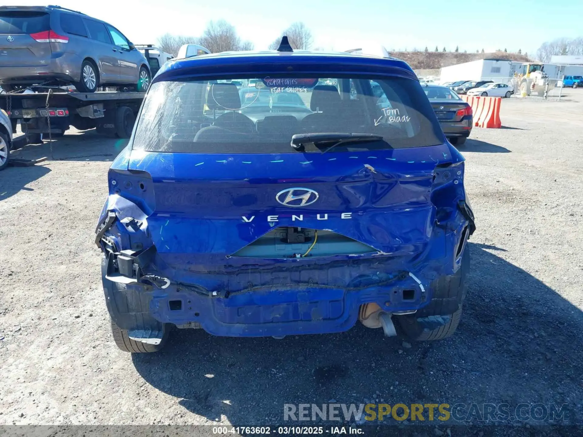17 Фотография поврежденного автомобиля KMHRC8A31MU100379 HYUNDAI VENUE 2021