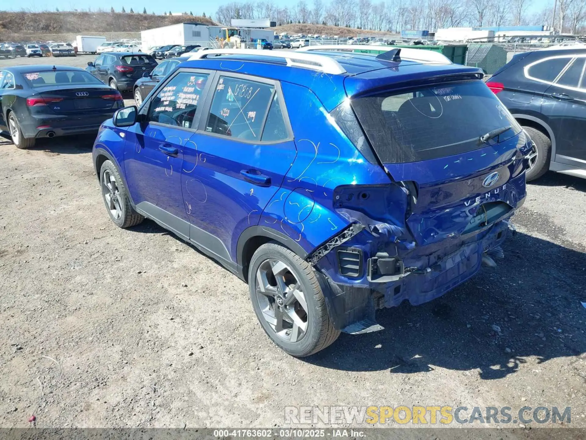 3 Фотография поврежденного автомобиля KMHRC8A31MU100379 HYUNDAI VENUE 2021