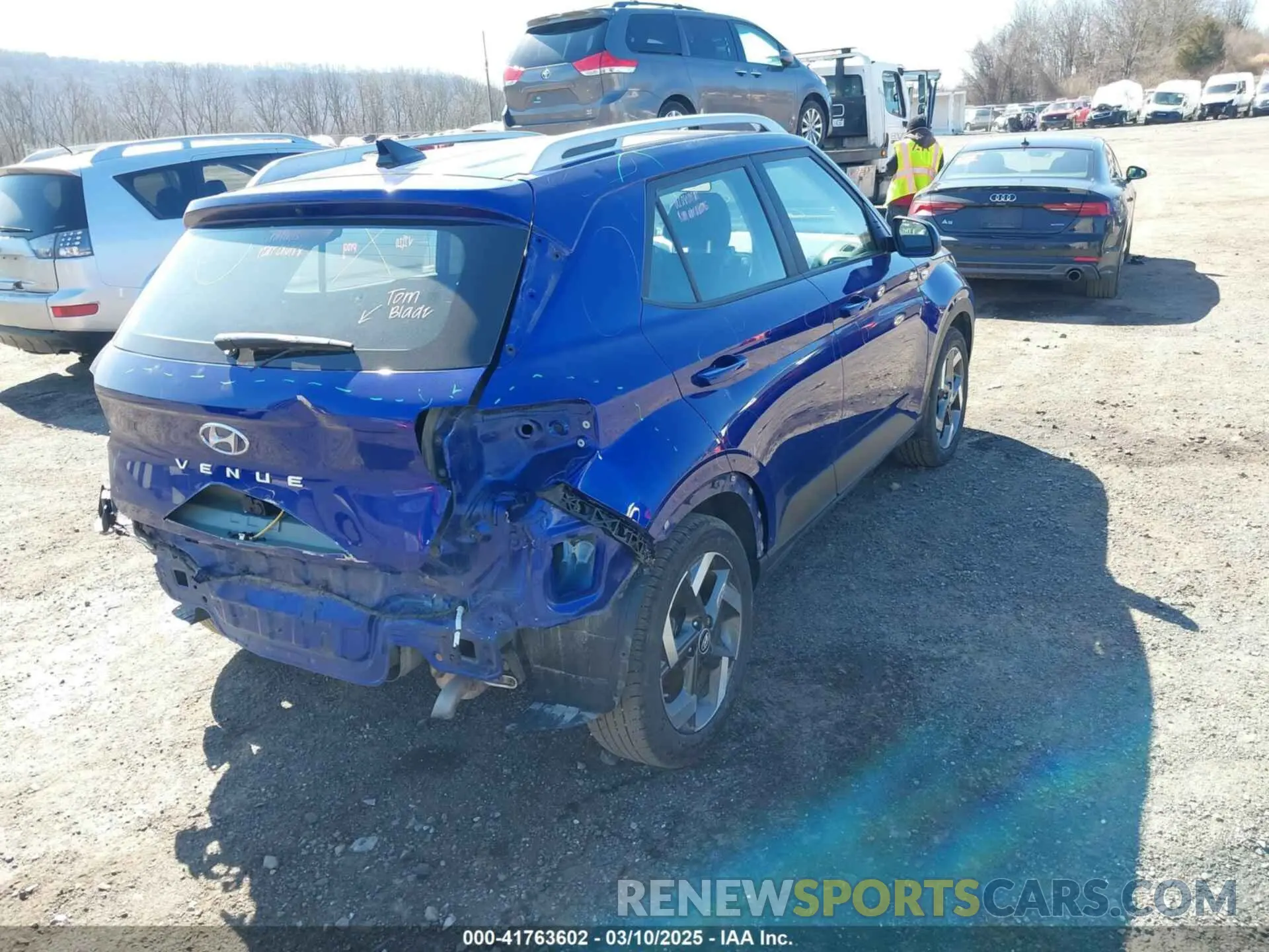 4 Фотография поврежденного автомобиля KMHRC8A31MU100379 HYUNDAI VENUE 2021
