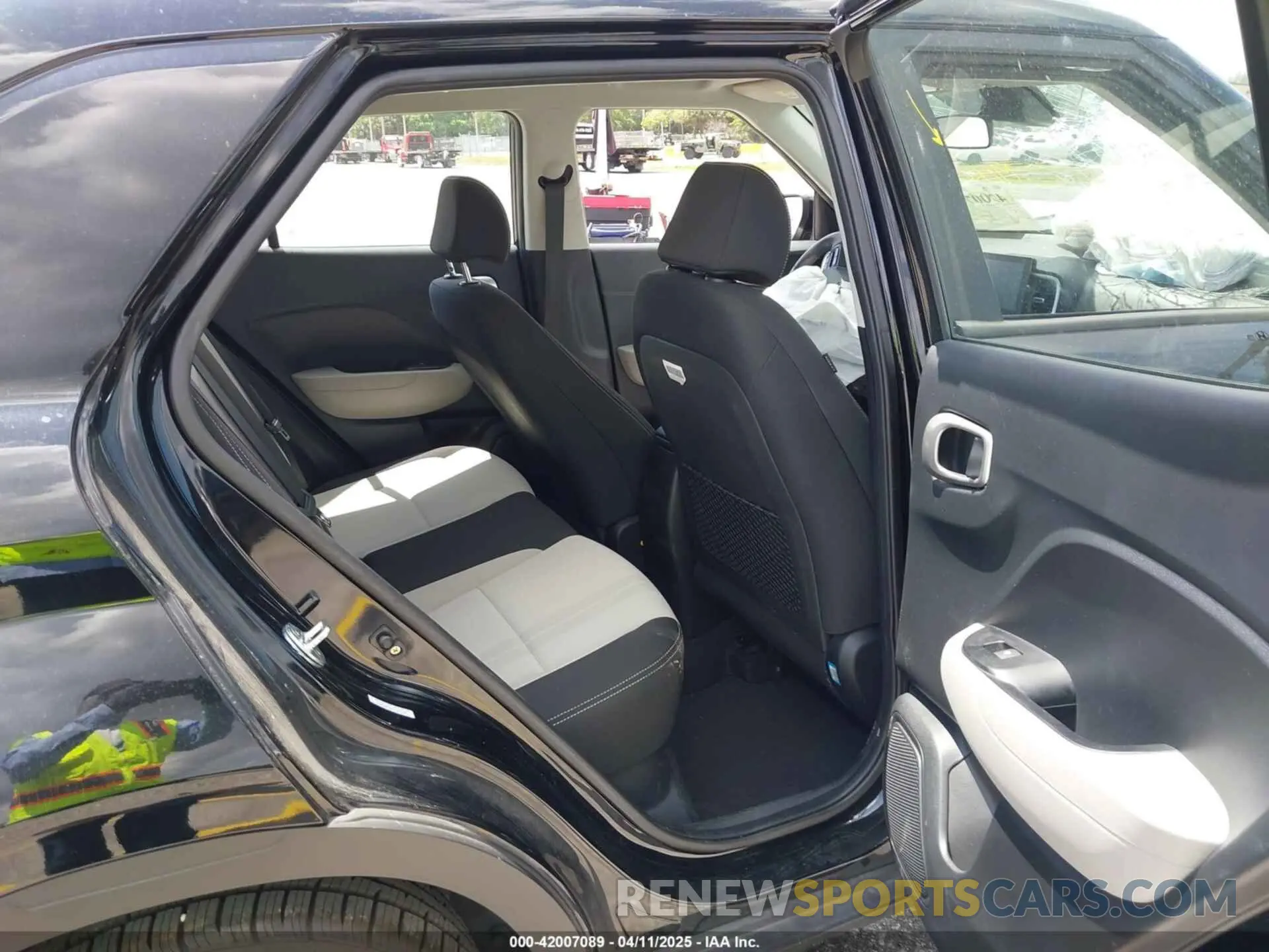 8 Фотография поврежденного автомобиля KMHRC8A31MU115576 HYUNDAI VENUE 2021