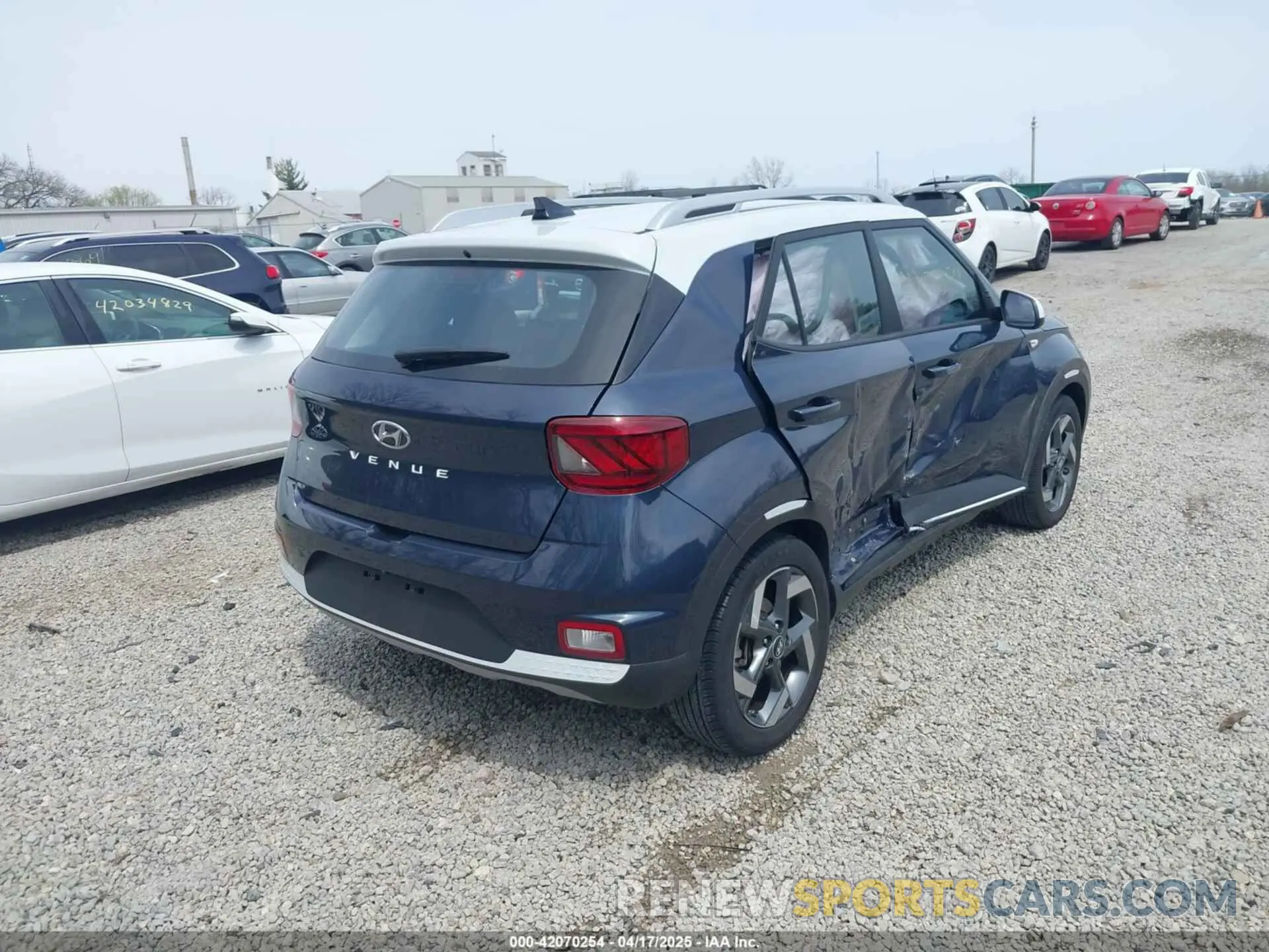 4 Фотография поврежденного автомобиля KMHRC8A32MU096200 HYUNDAI VENUE 2021