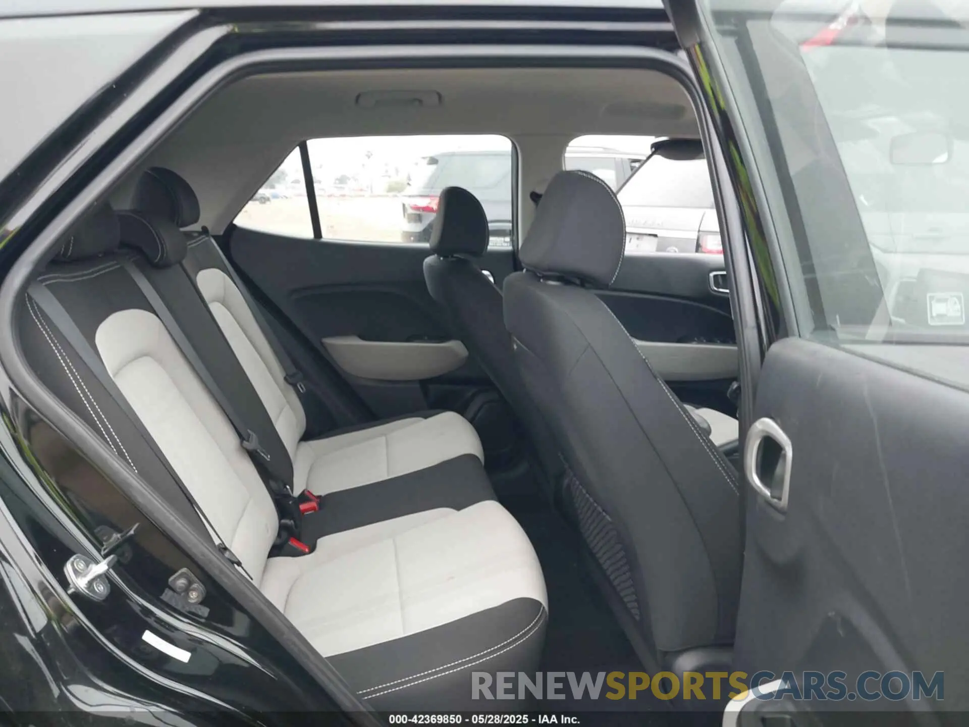 8 Фотография поврежденного автомобиля KMHRC8A33MU127440 HYUNDAI VENUE 2021