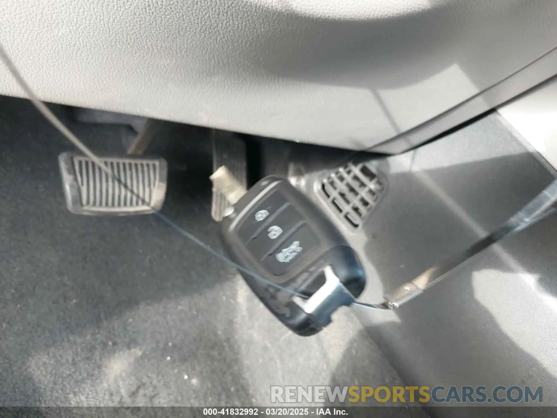 11 Photograph of a damaged car KMHRC8A34MU109612 HYUNDAI VENUE 2021