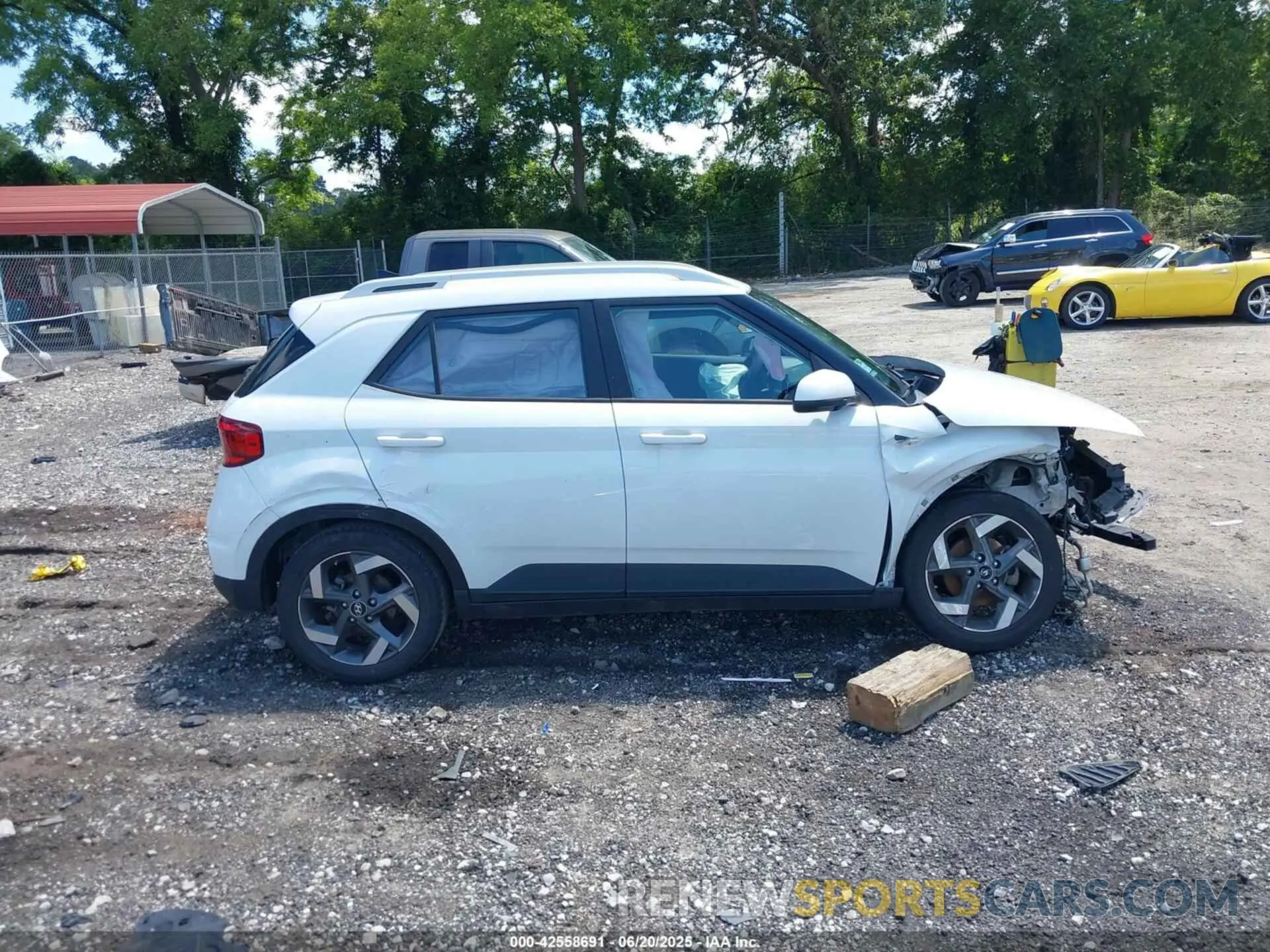 14 Photograph of a damaged car KMHRC8A35MU098815 HYUNDAI VENUE 2021