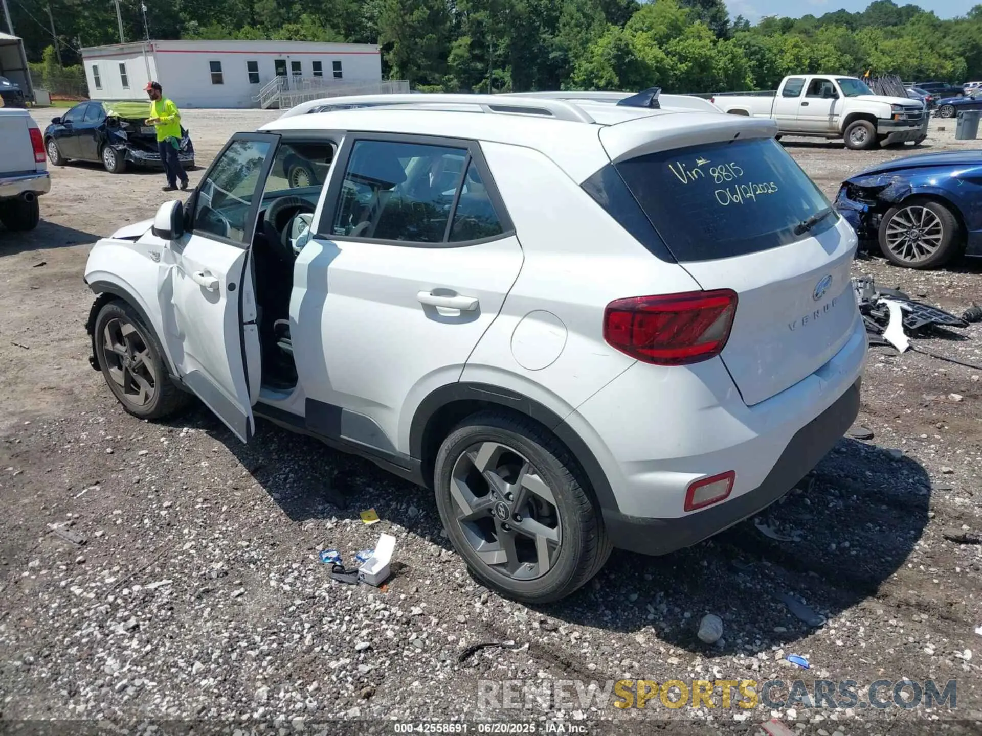 3 Photograph of a damaged car KMHRC8A35MU098815 HYUNDAI VENUE 2021