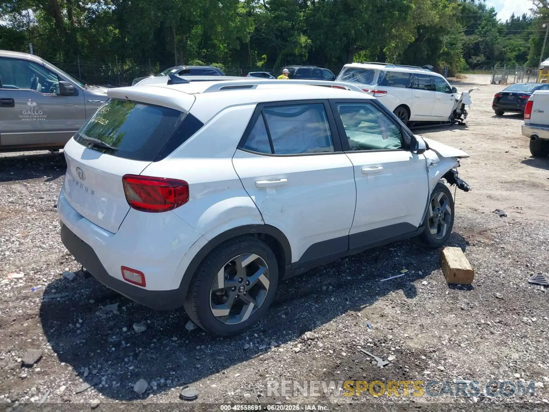4 Photograph of a damaged car KMHRC8A35MU098815 HYUNDAI VENUE 2021