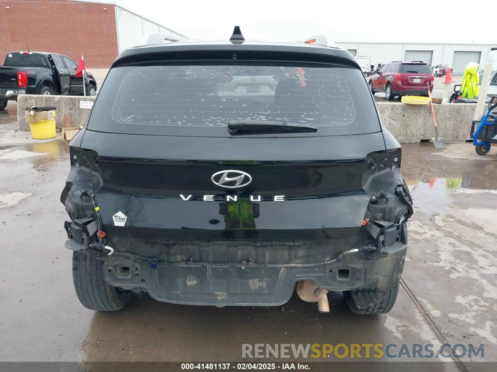 17 Photograph of a damaged car KMHRC8A36MU071140 HYUNDAI VENUE 2021
