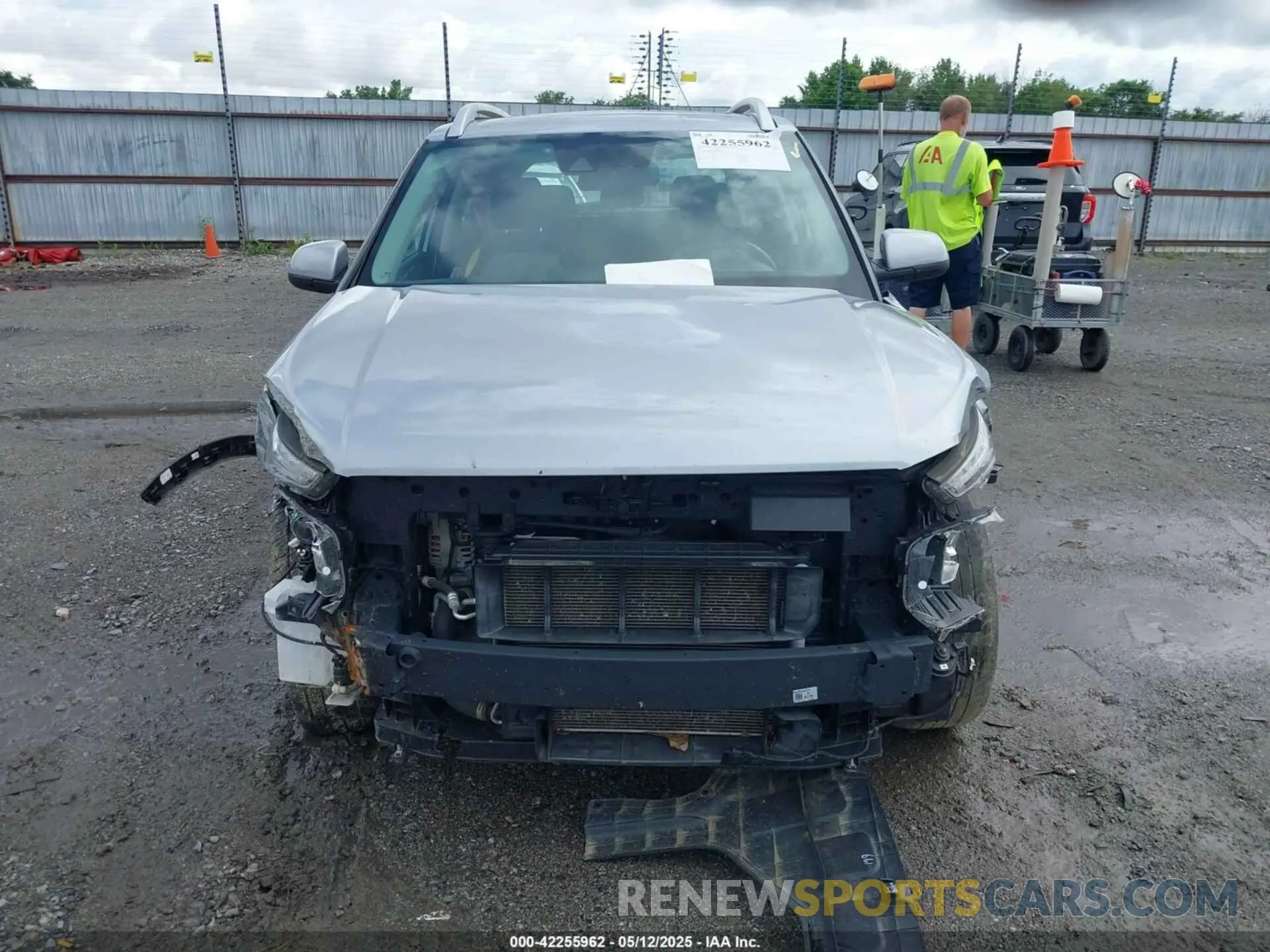 12 Фотография поврежденного автомобиля KMHRC8A36MU082493 HYUNDAI VENUE 2021