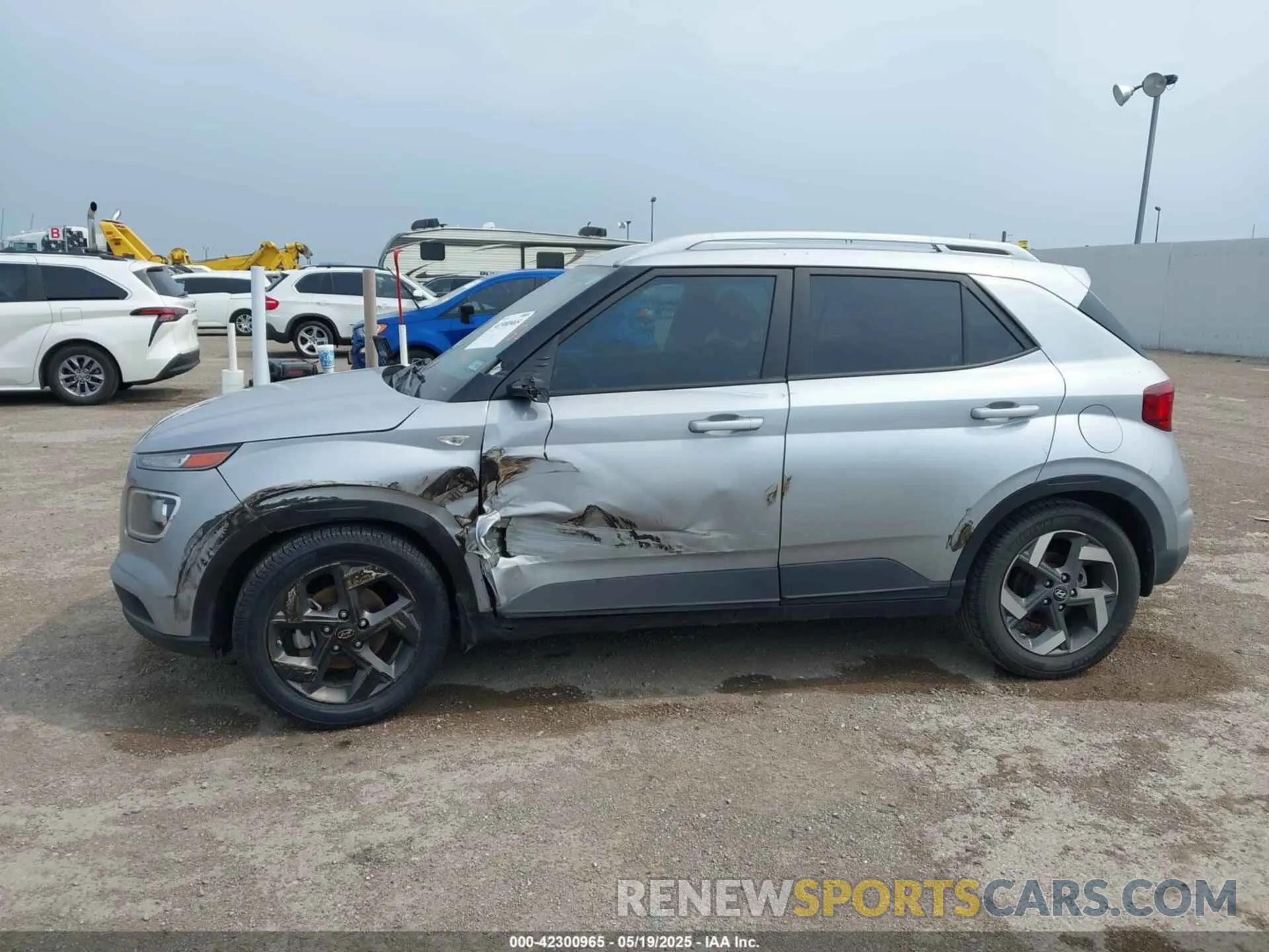 6 Photograph of a damaged car KMHRC8A37MU081076 HYUNDAI VENUE 2021