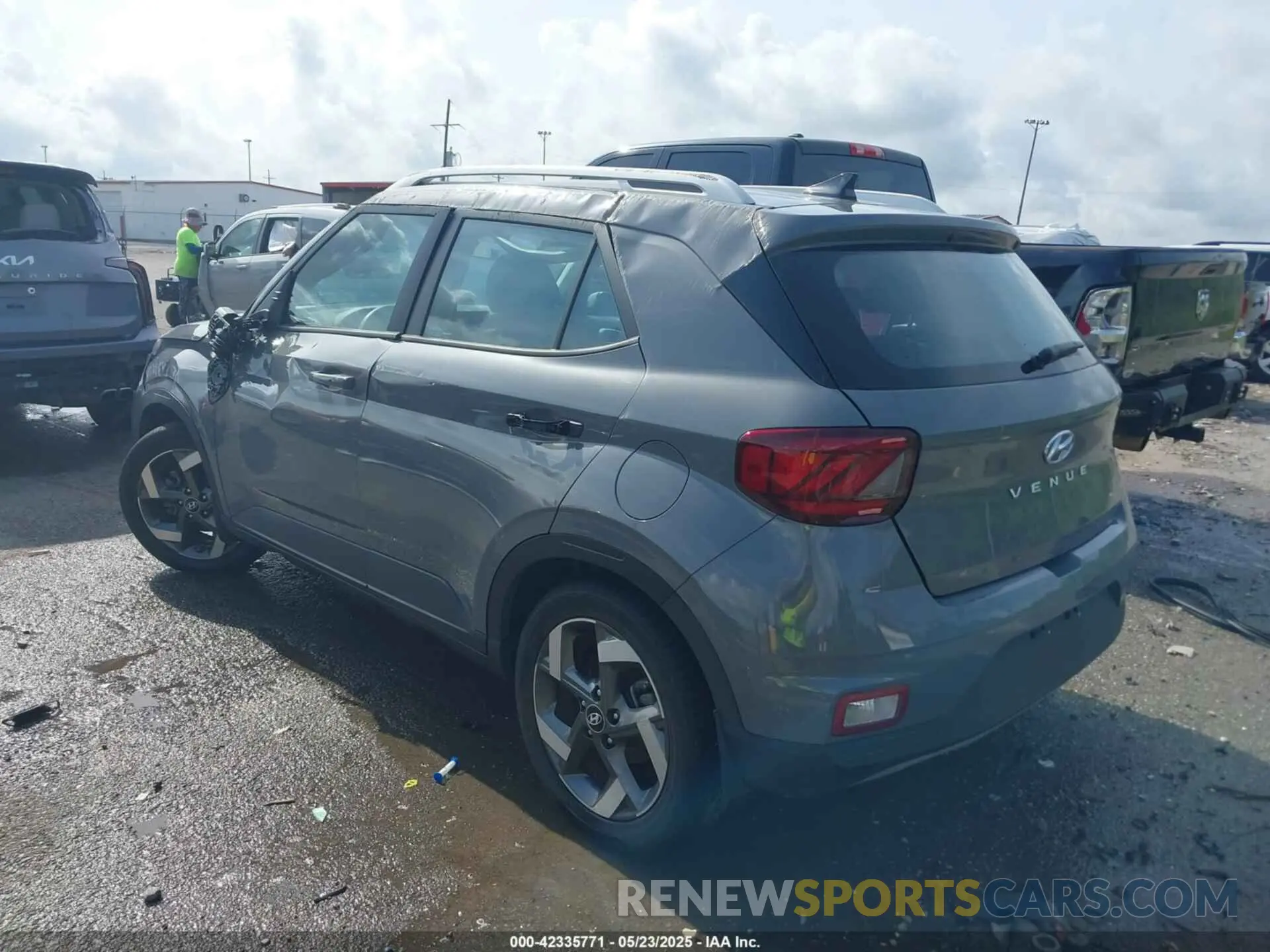 3 Photograph of a damaged car KMHRC8A37MU104291 HYUNDAI VENUE 2021