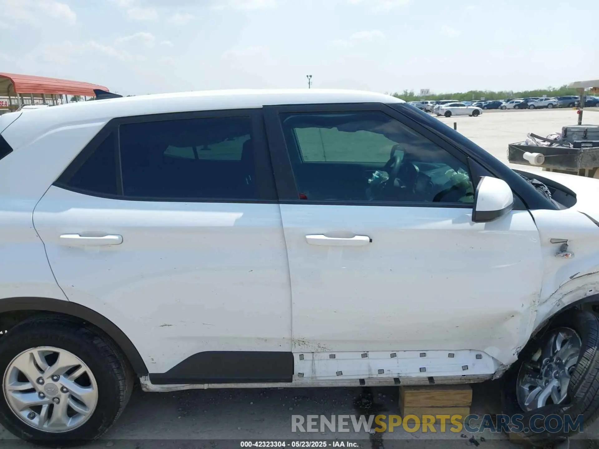 13 Photograph of a damaged car KMHRB8A32NU153287 HYUNDAI VENUE 2022