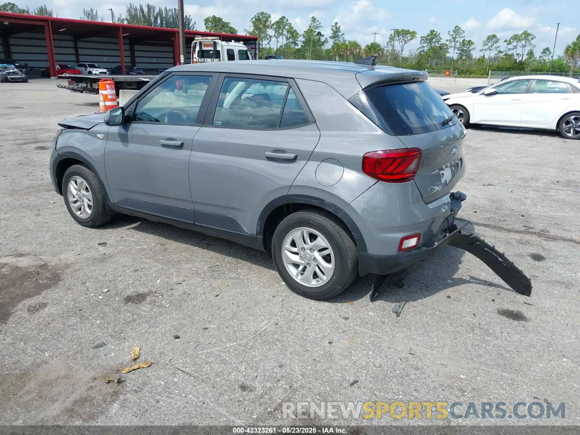 3 Photograph of a damaged car KMHRB8A35NU163456 HYUNDAI VENUE 2022