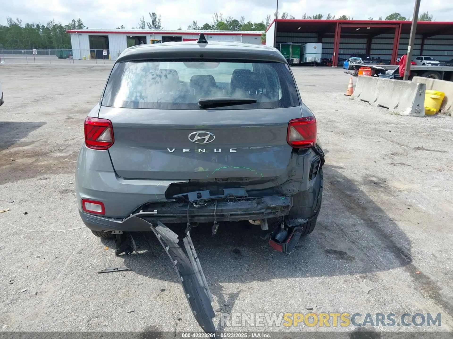 6 Photograph of a damaged car KMHRB8A35NU163456 HYUNDAI VENUE 2022