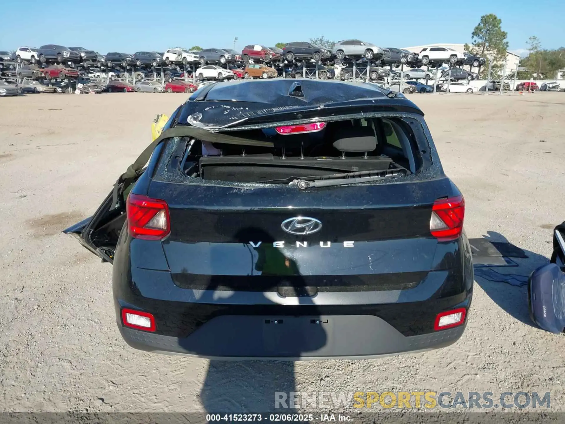 15 Photograph of a damaged car KMHRB8A35NU200411 HYUNDAI VENUE 2022