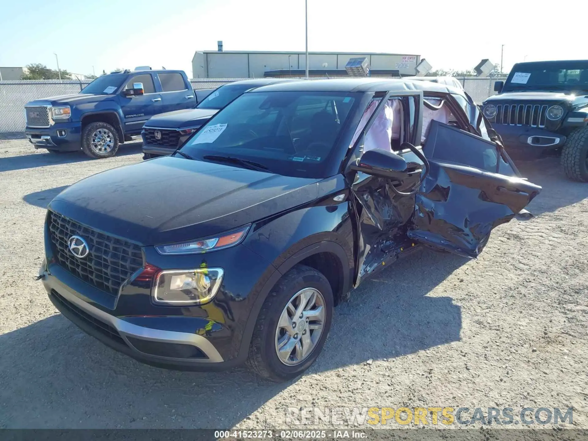 2 Photograph of a damaged car KMHRB8A35NU200411 HYUNDAI VENUE 2022